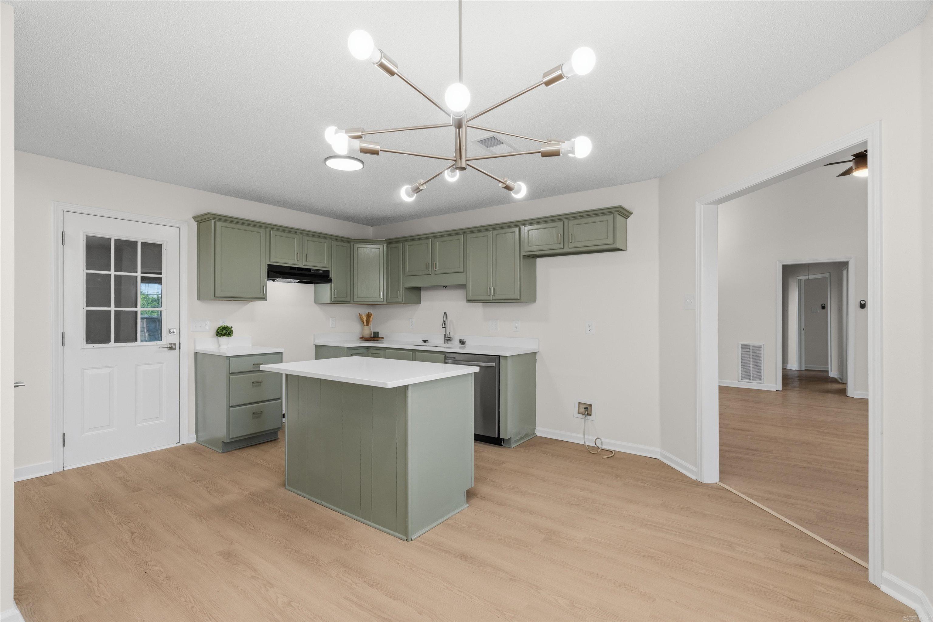 121 Primo Circle Property Photo 6