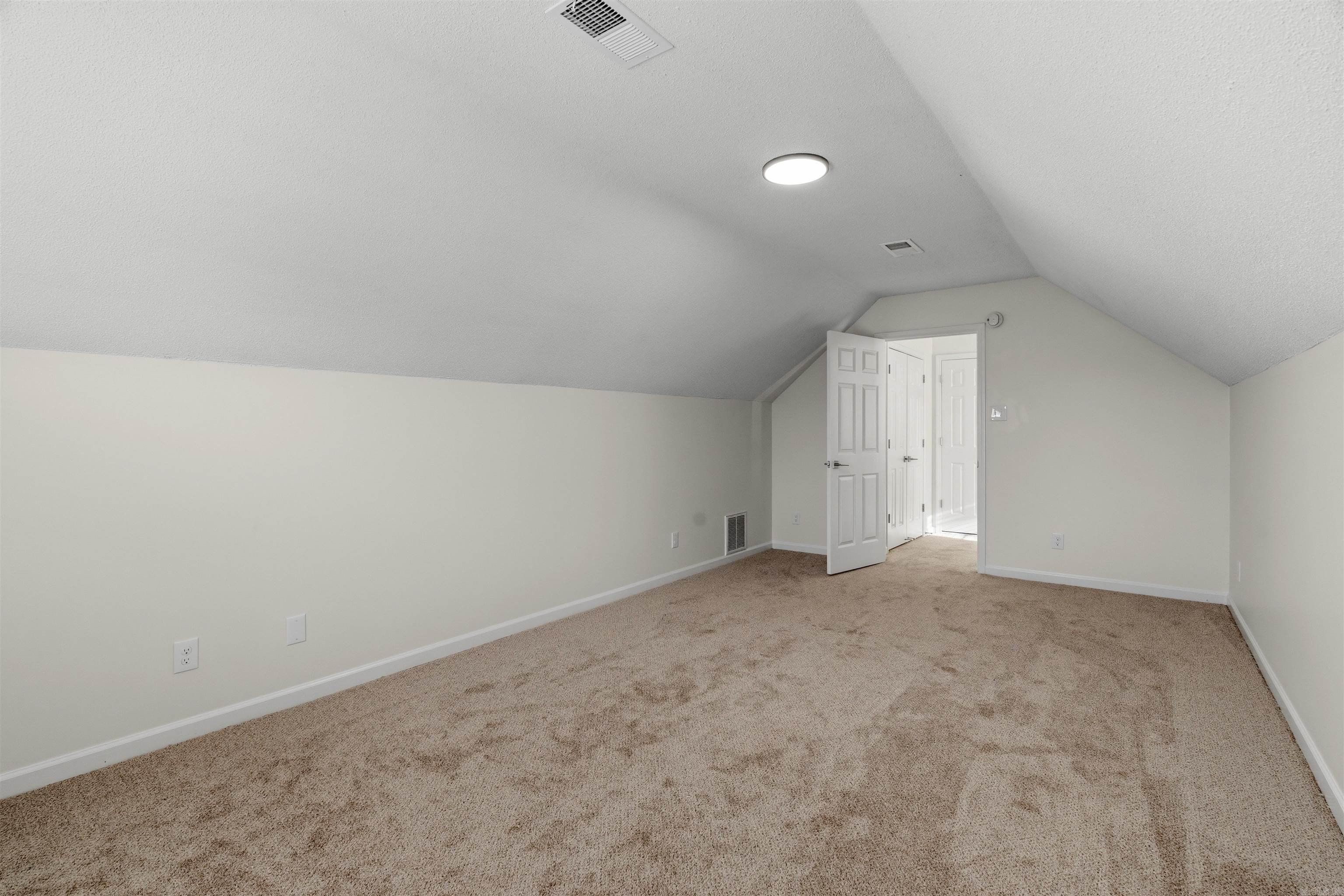 121 Primo Circle Property Photo 20