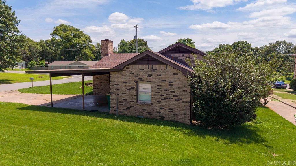 707 E Maryland Property Photo 6