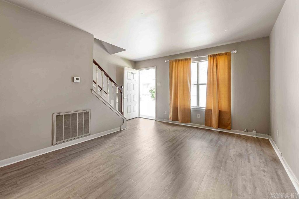 707 E Maryland Property Photo 19