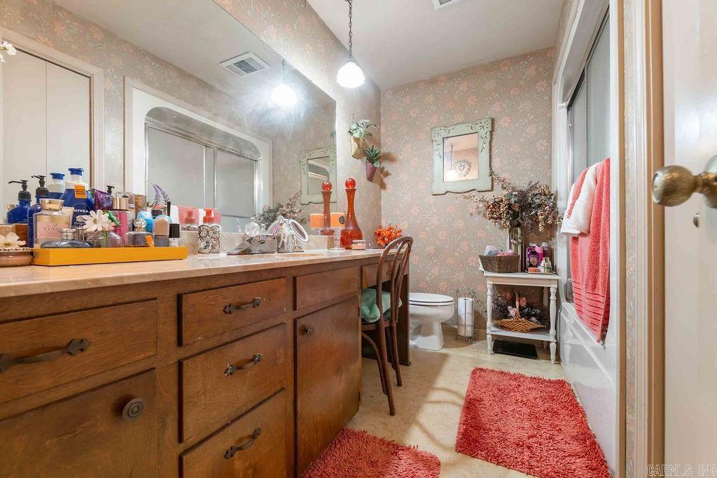 707 E Maryland Property Photo 39