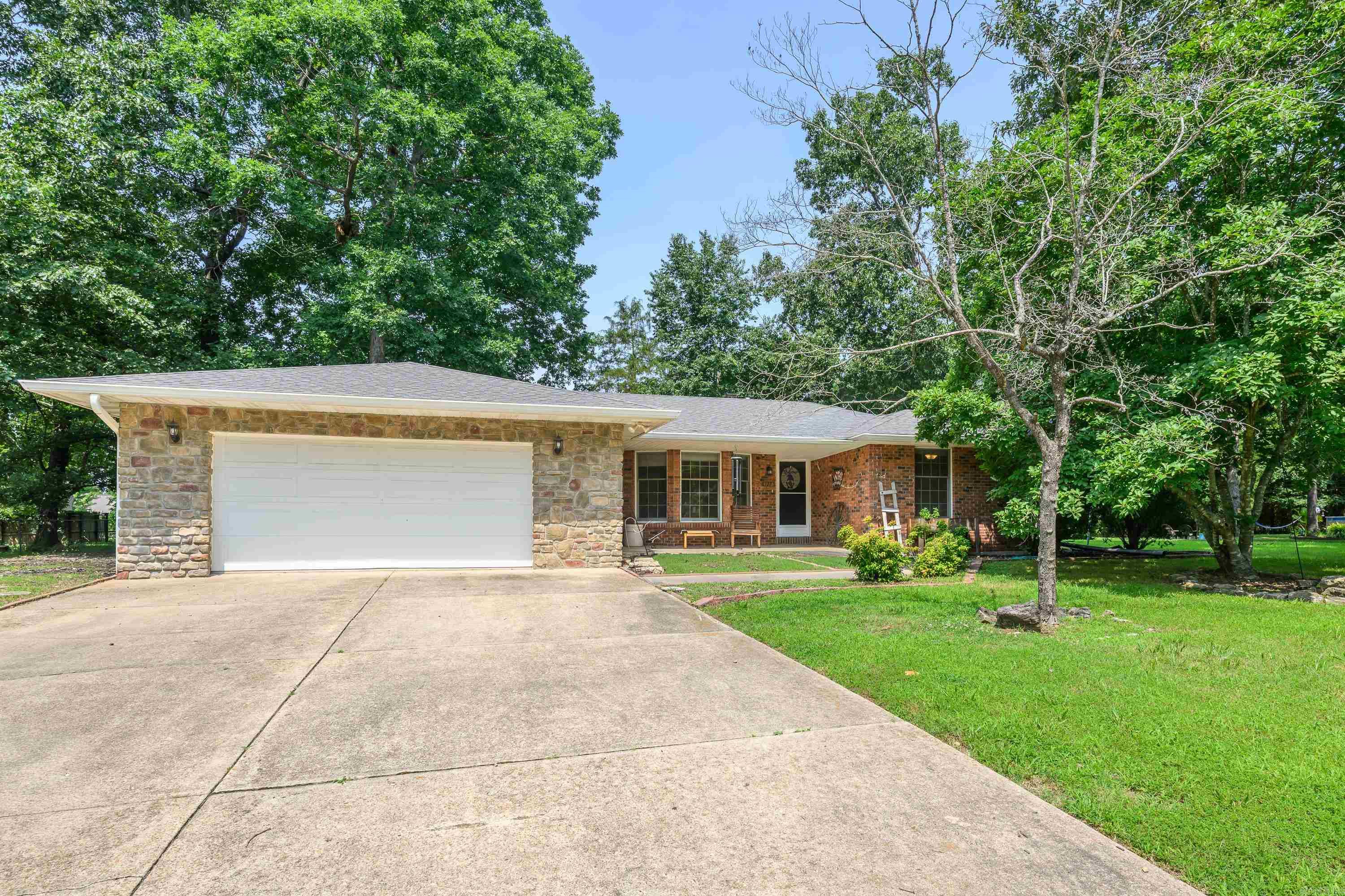 127 Kingwood Circle Property Photo 2