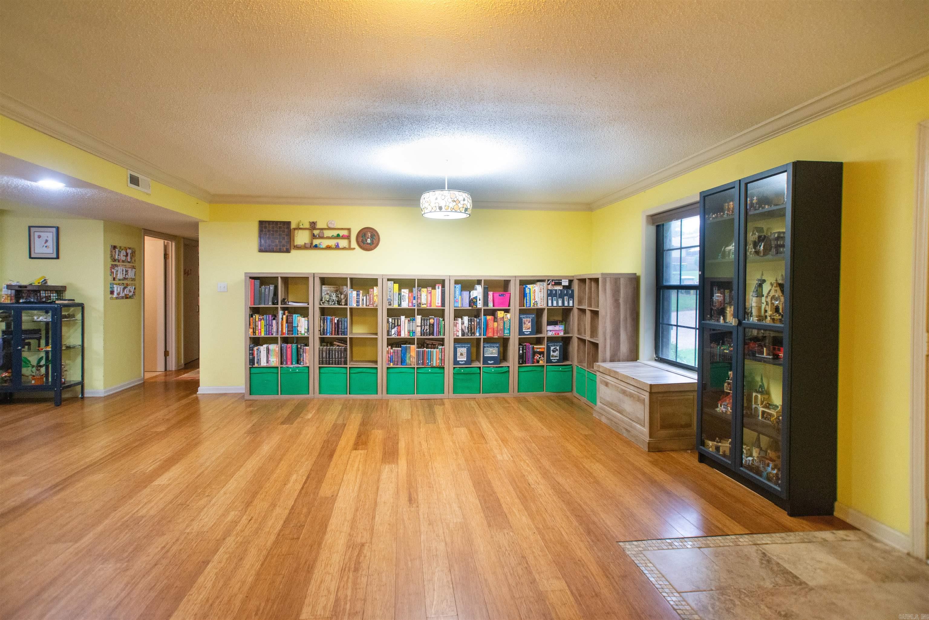 8809 Pea Ridge Circle Property Photo 4