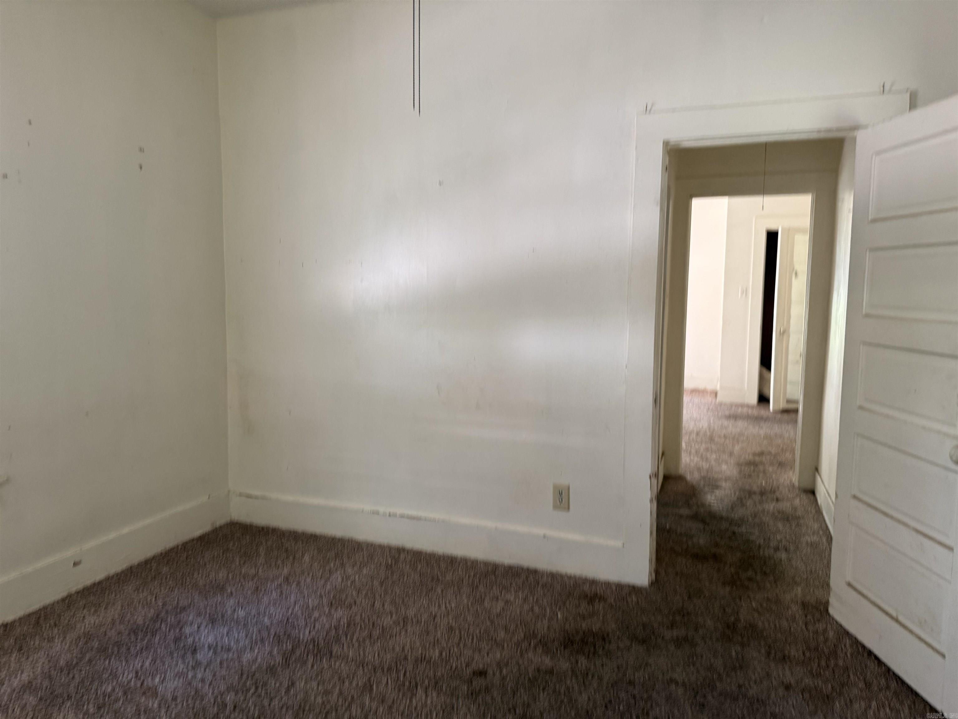211 S 1st Street Property Photo 6