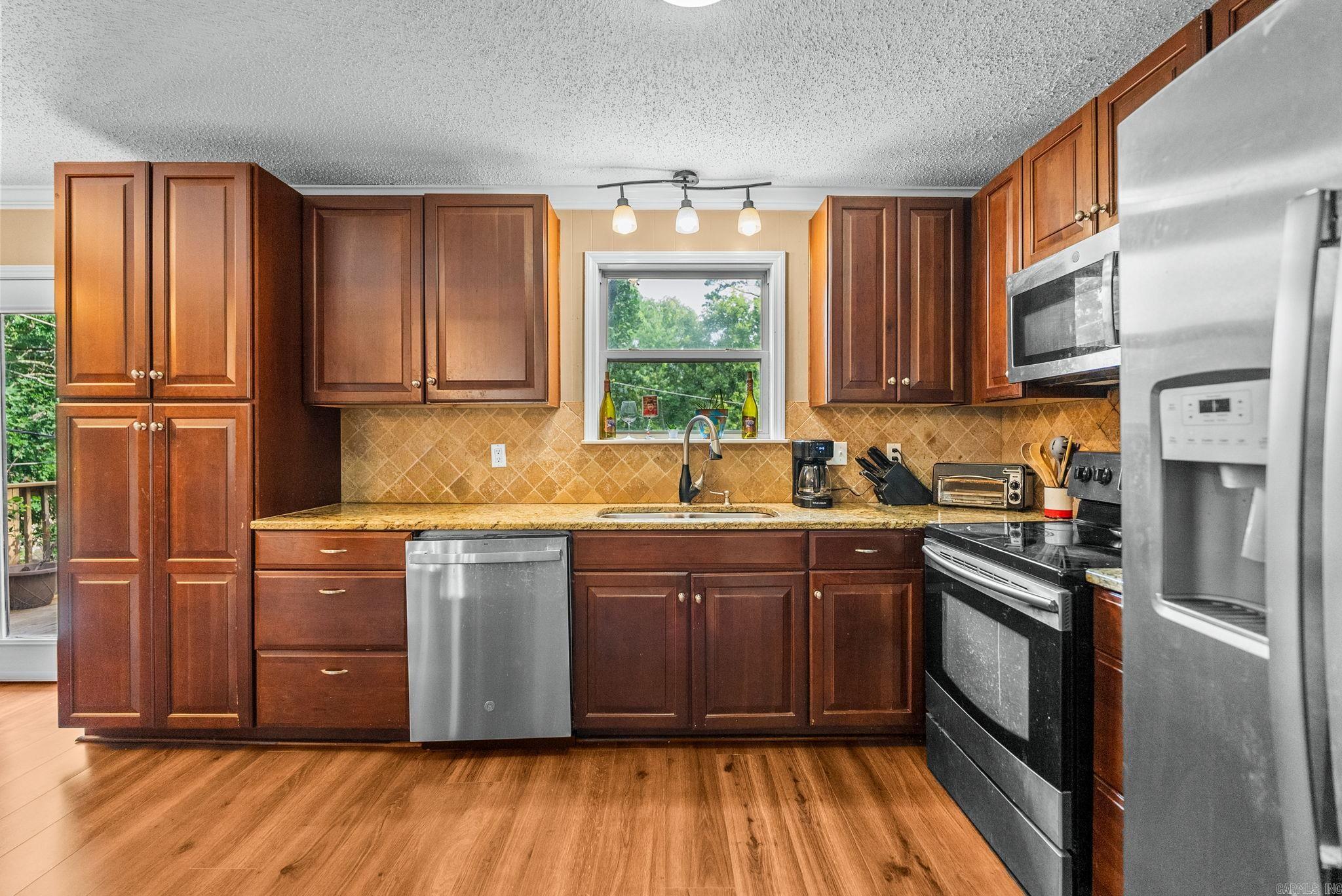 12724 Pleasant View Drive Property Photo 12