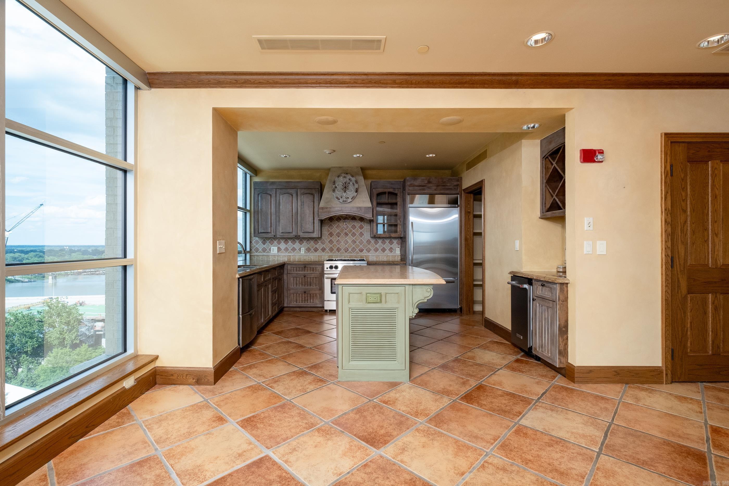 521 President Clinton Avenue 1306 Property Photo 5