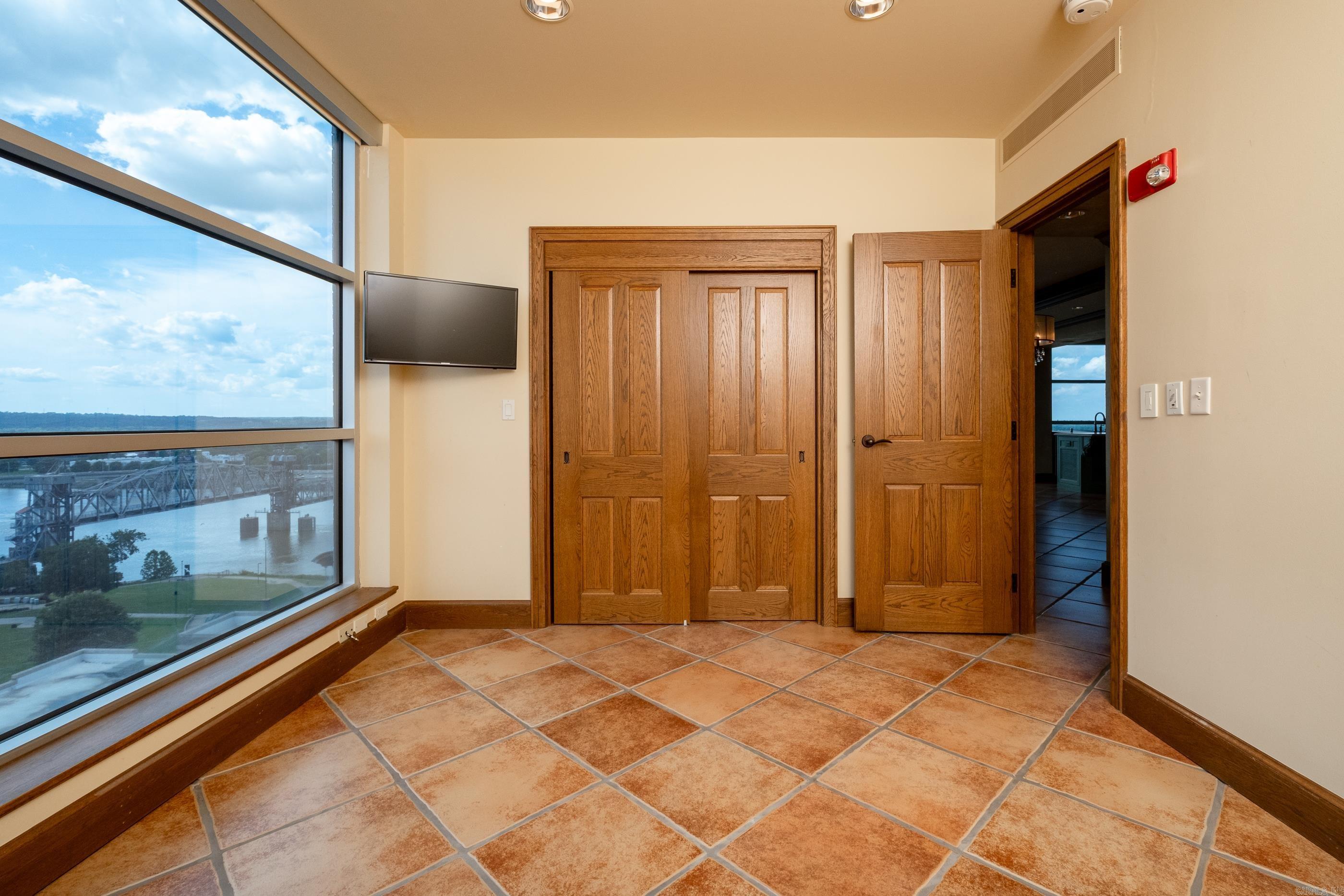 521 President Clinton Avenue 1306 Property Photo 15