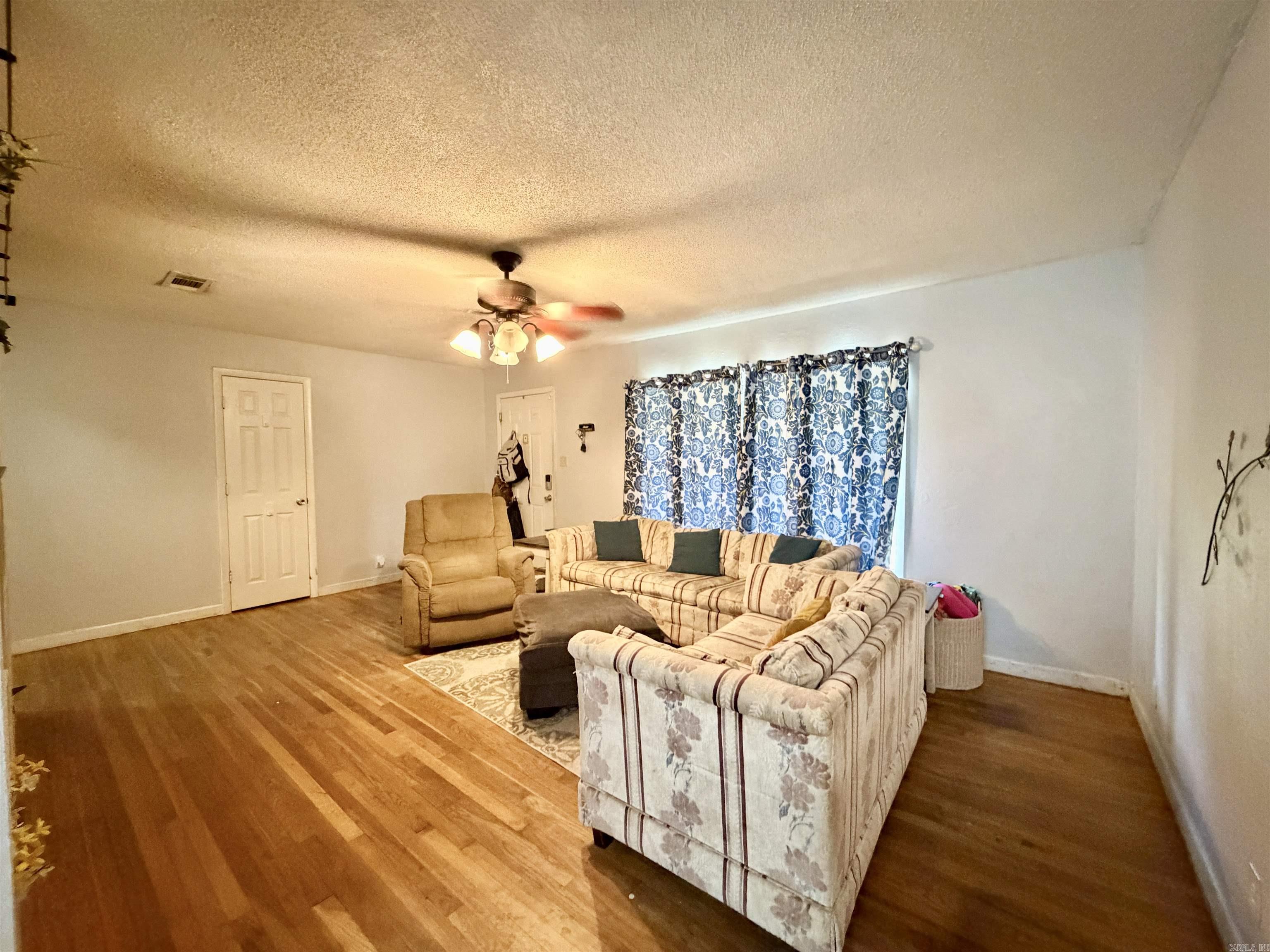 1615 Nina Street Property Photo 6