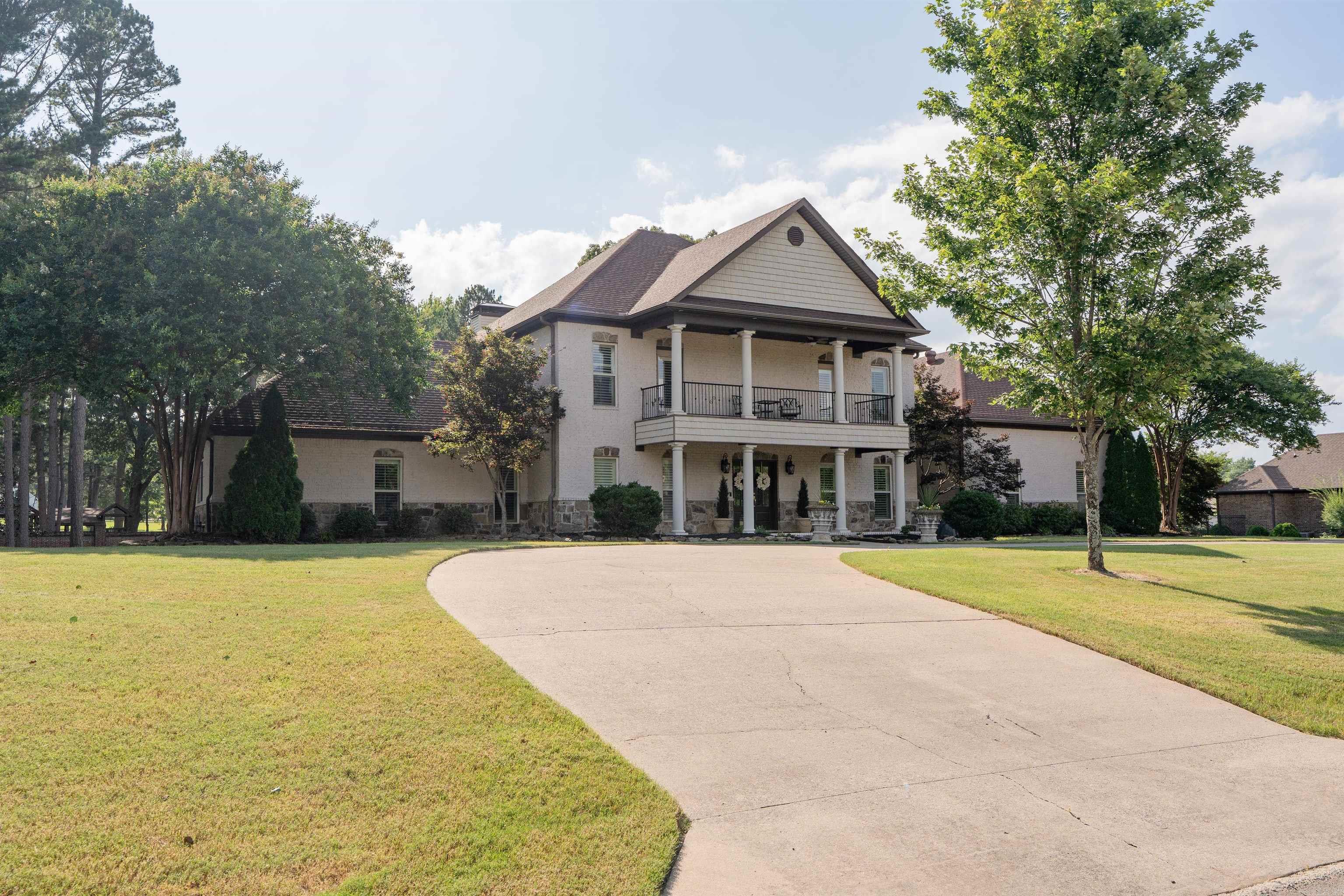 665 Huntington Lane