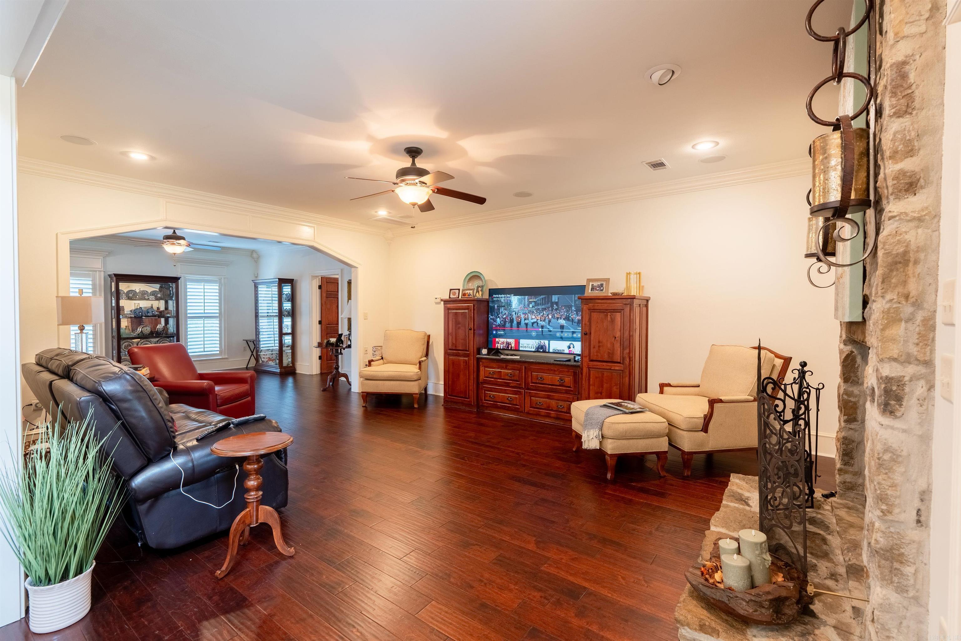 665 Huntington Lane Property Photo 17