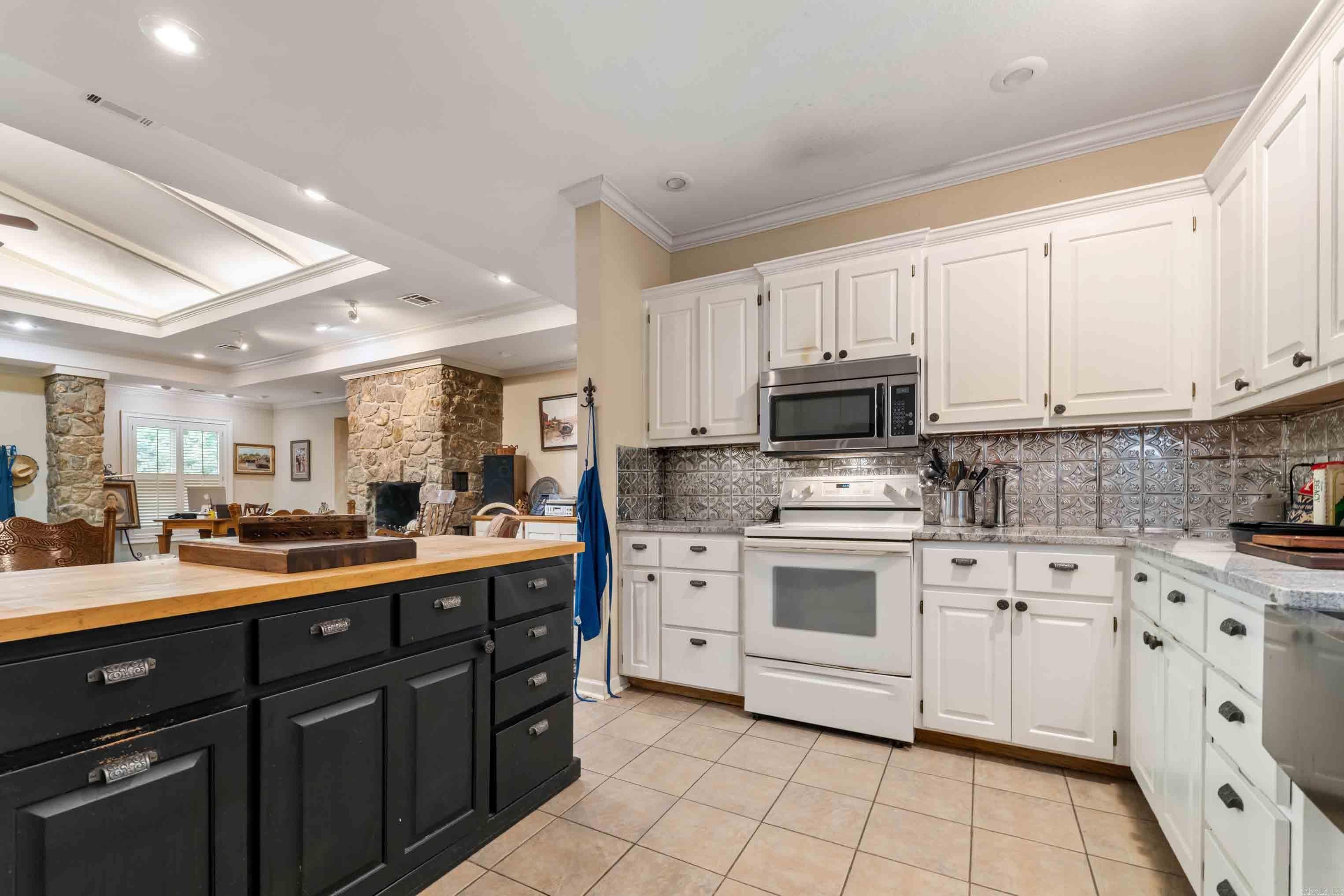 2312 Riverbend Rd. Property Photo 11
