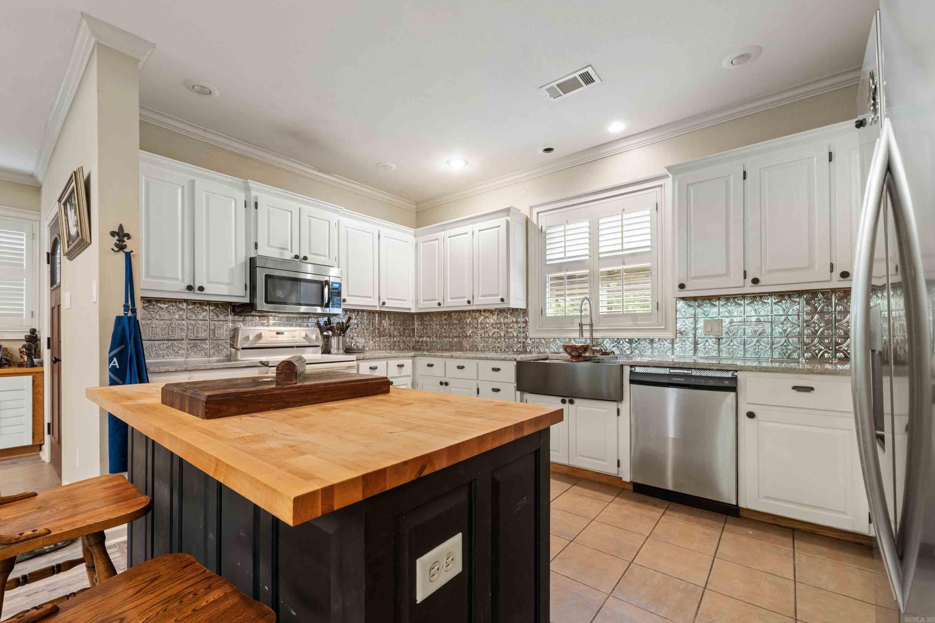 2312 Riverbend Rd. Property Photo 12