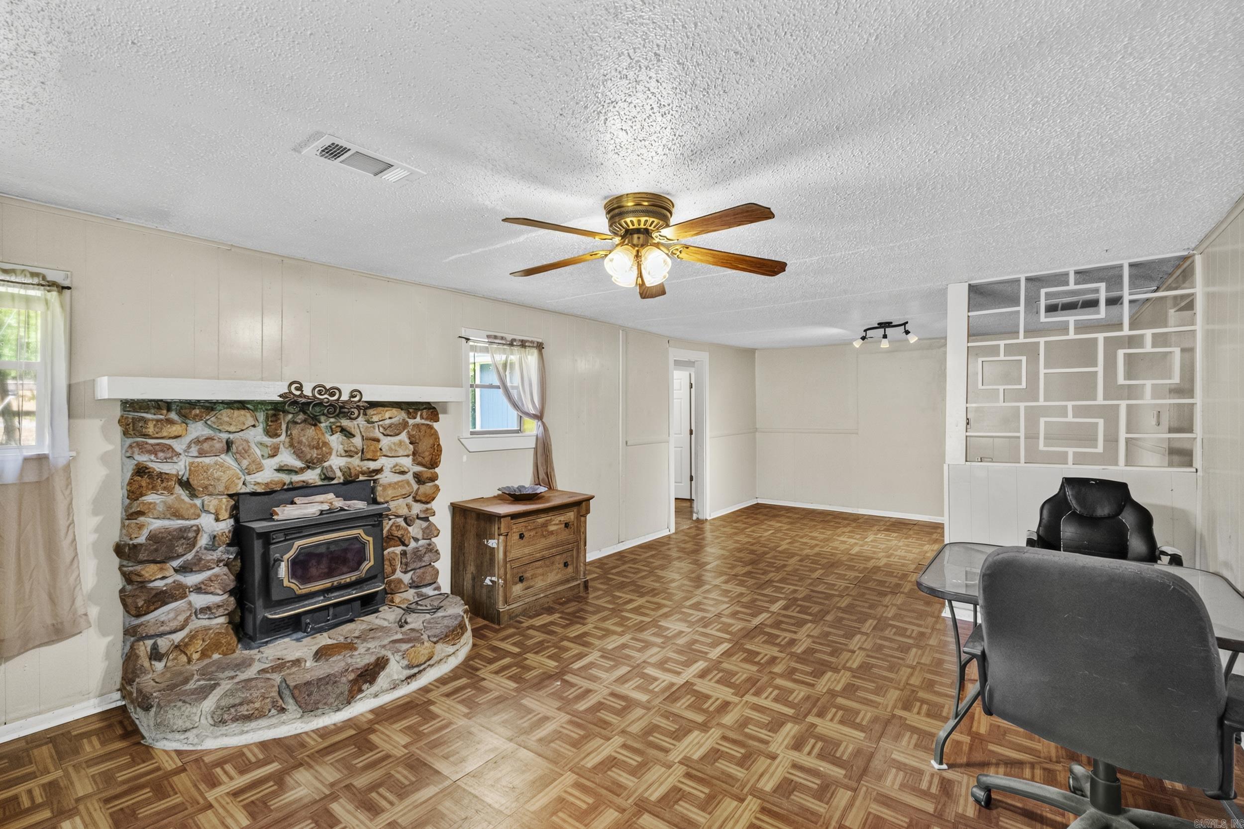 16520 Landmark Road Property Photo 5