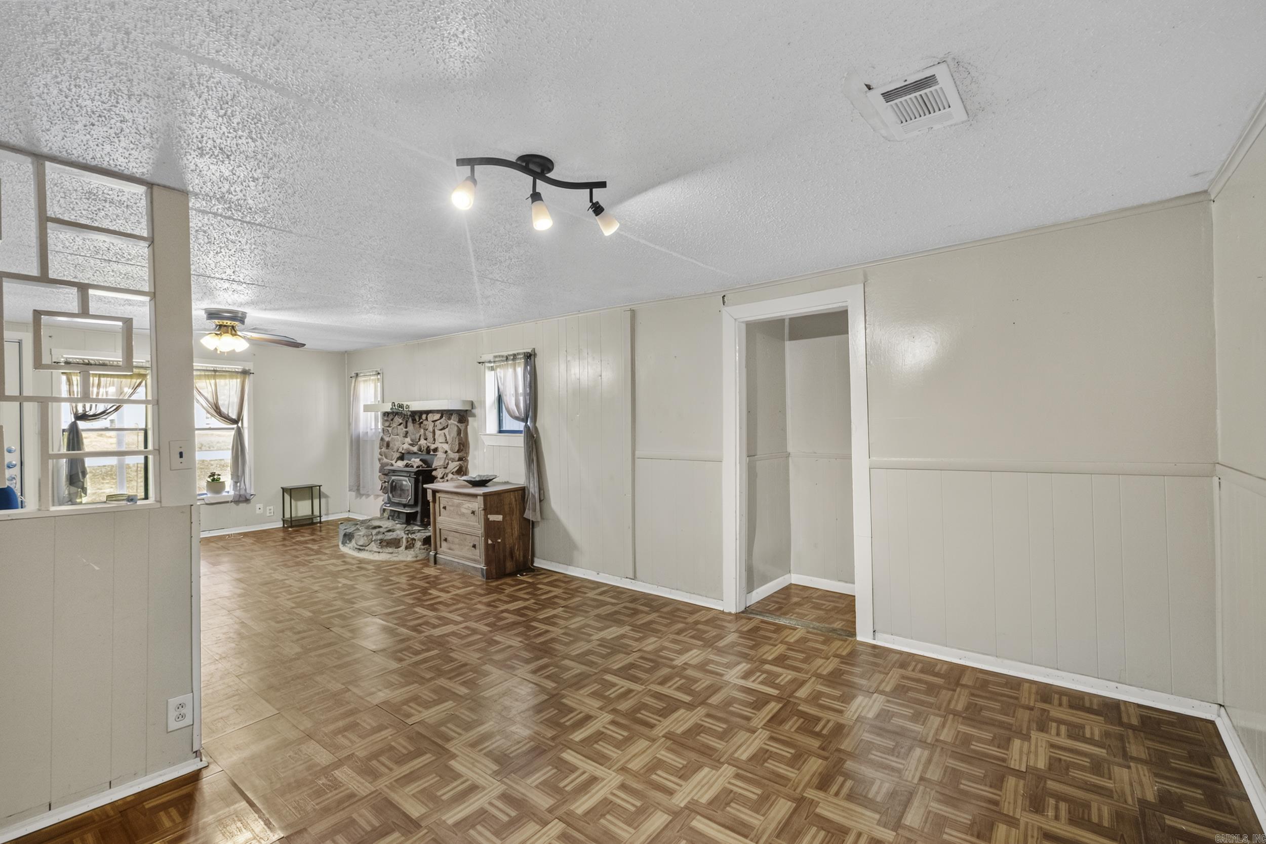16520 Landmark Road Property Photo 10