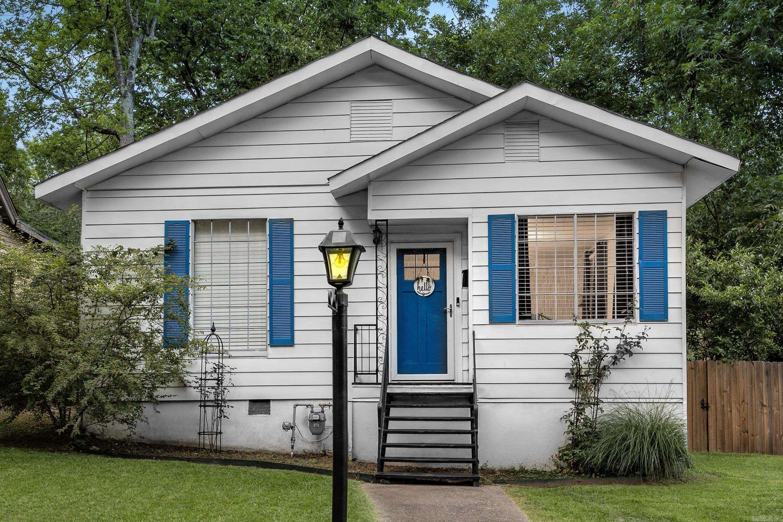 223 S Oak St. Property Photo 1