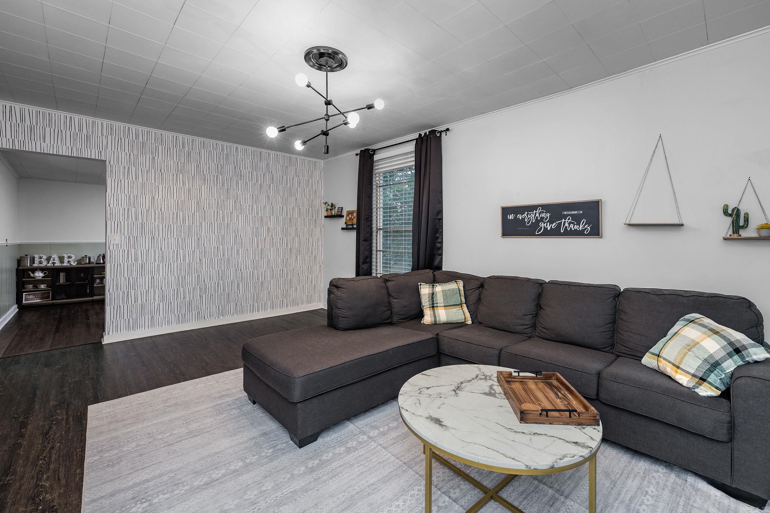 223 S Oak St. Property Photo 9