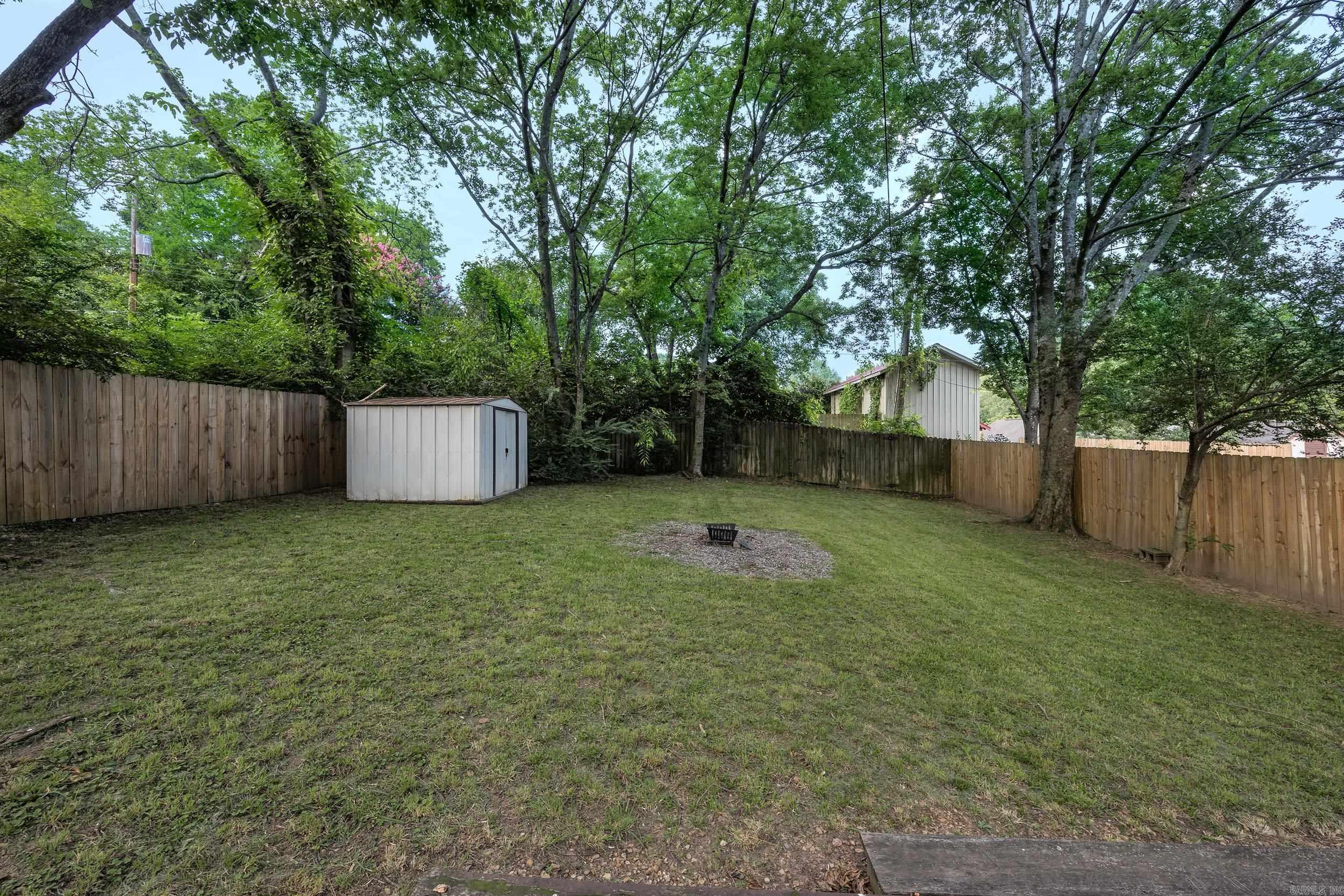 223 S Oak St. Property Photo 30