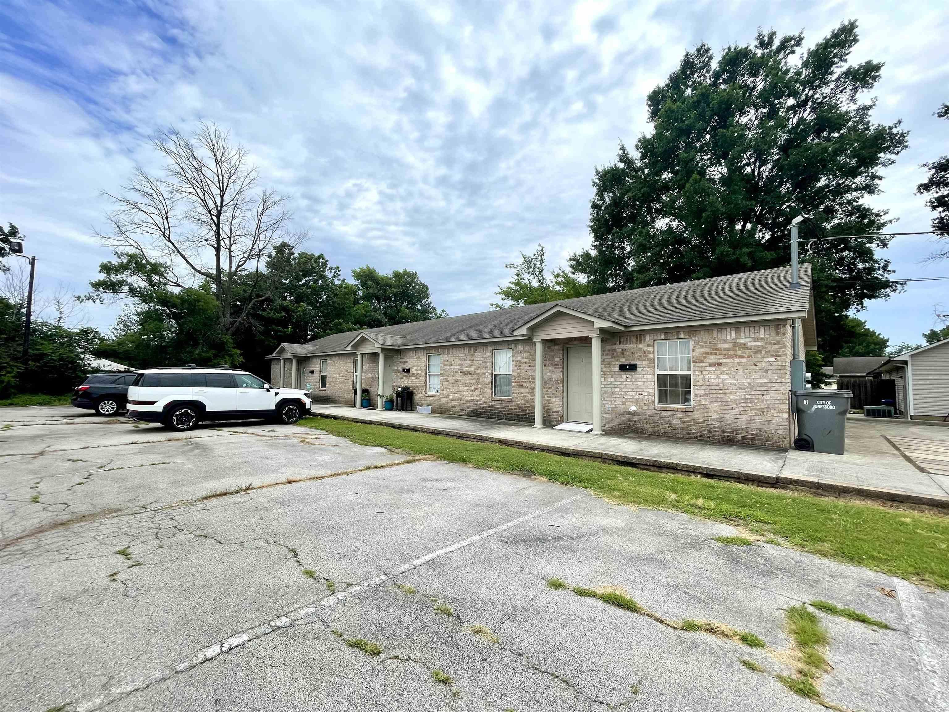 2210 Clark Street Property Photo 2