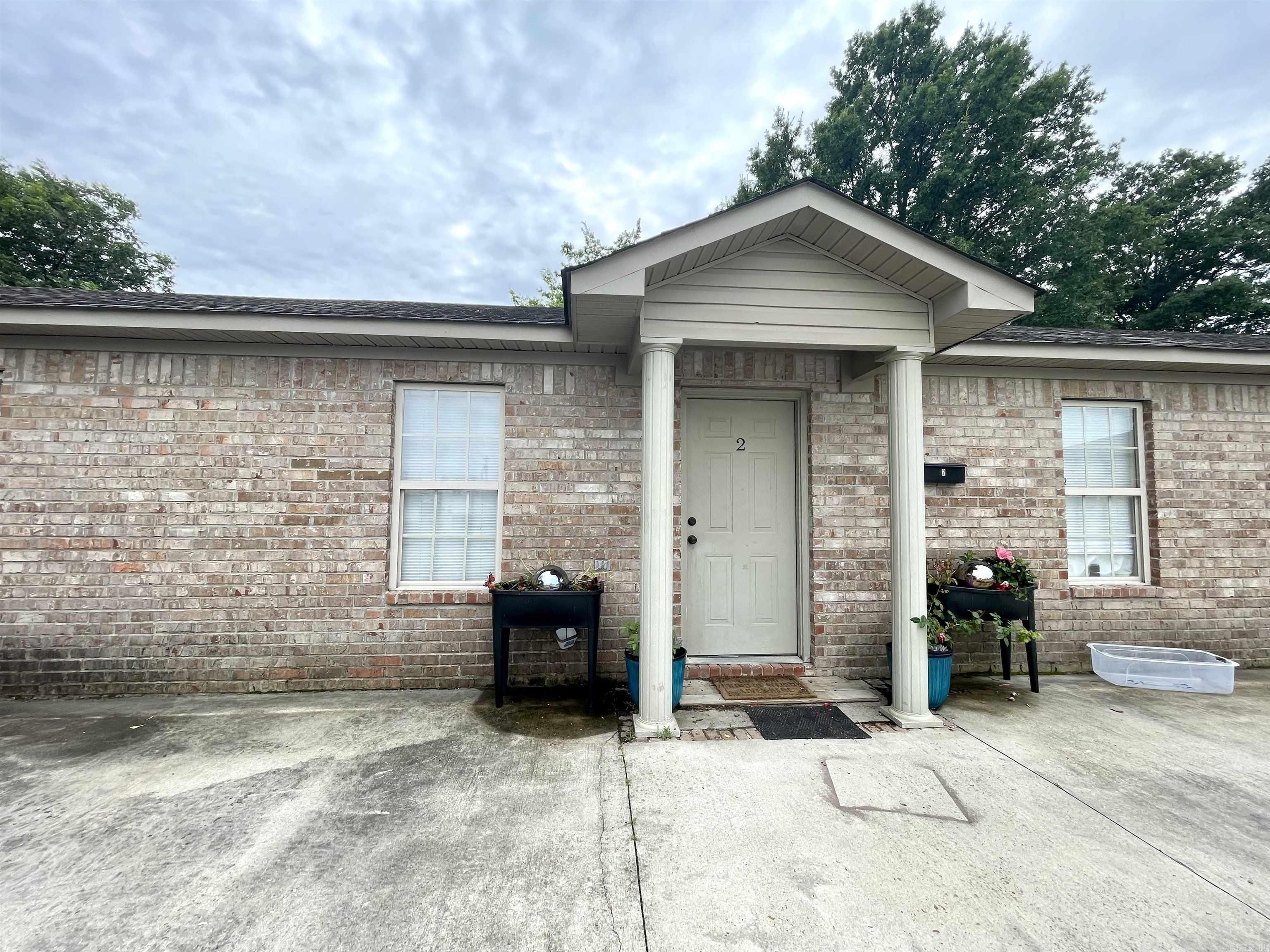 2210 Clark Street Property Photo 4