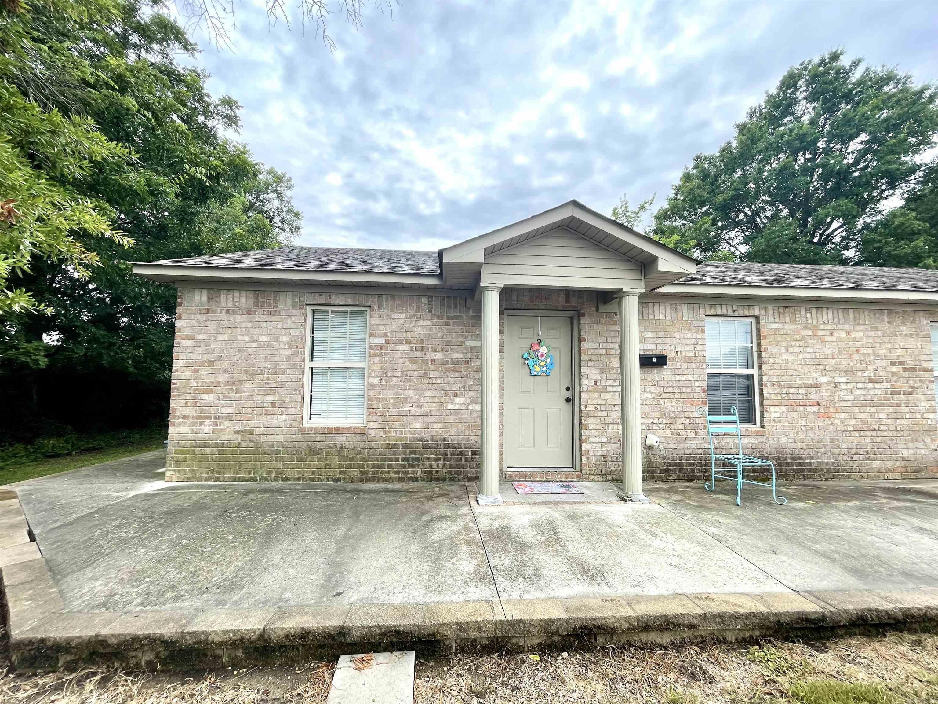 2210 Clark Street Property Photo 5