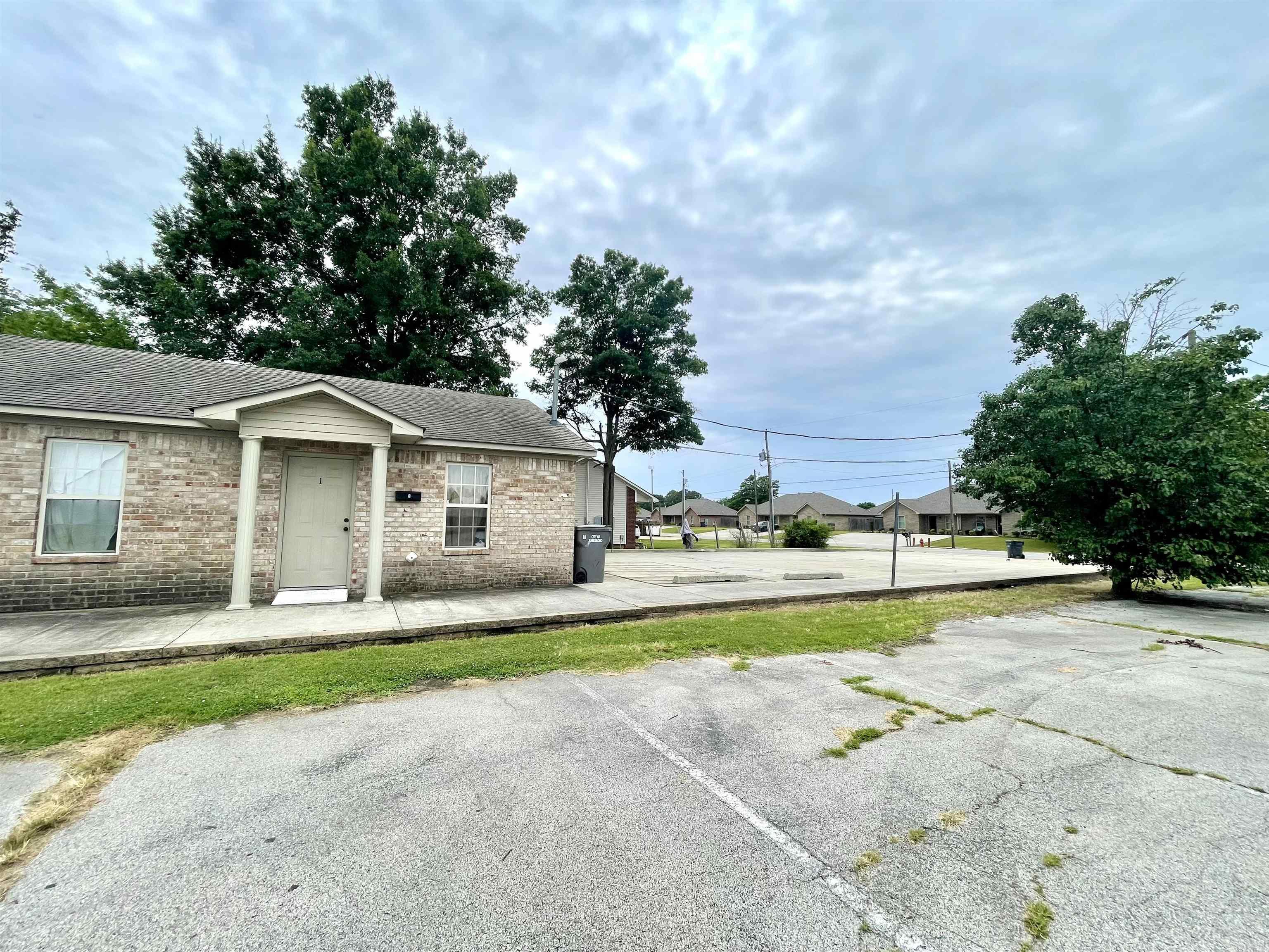 2210 Clark Street Property Photo 10