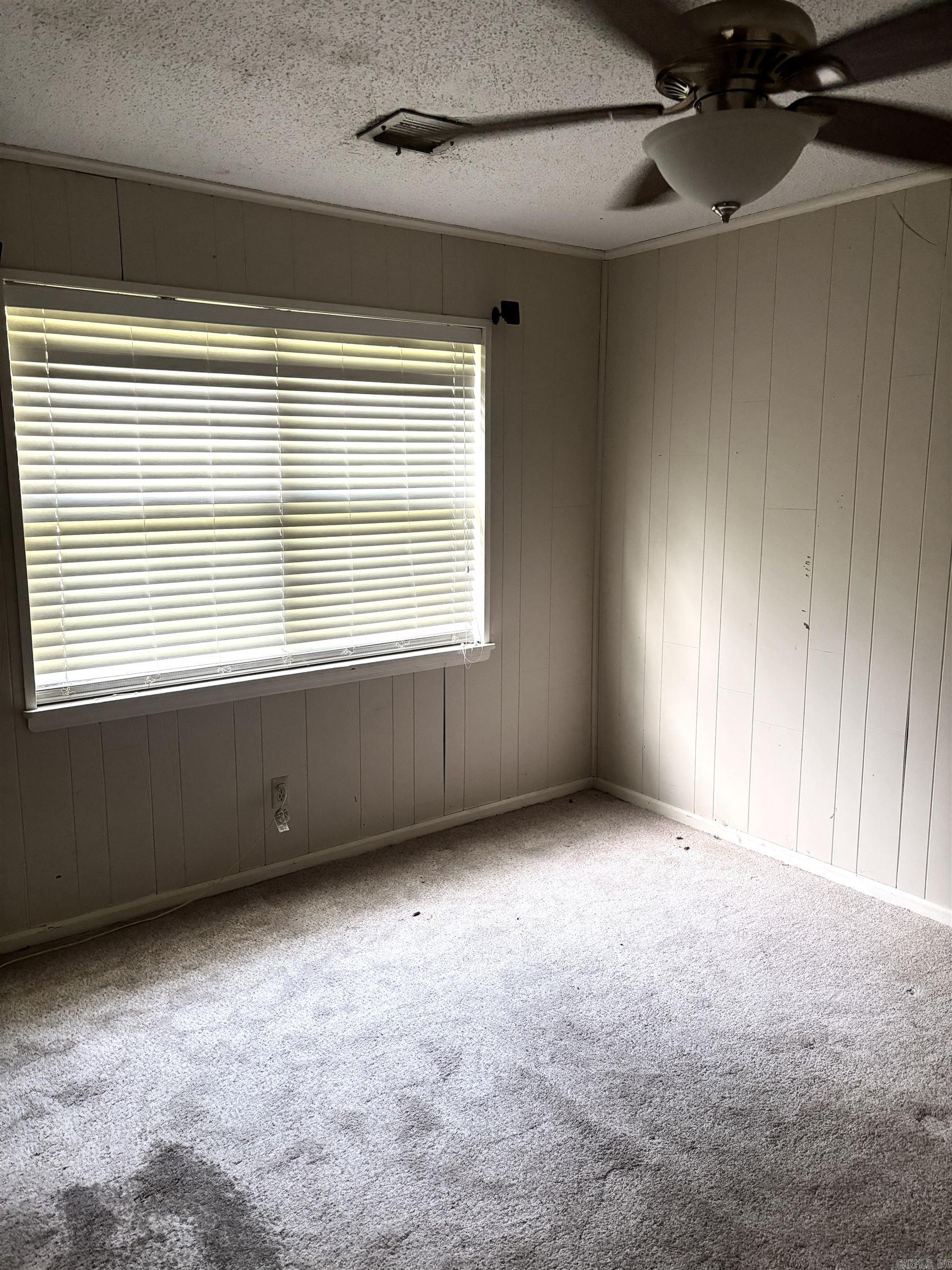 905 Shall Ct Property Photo 6
