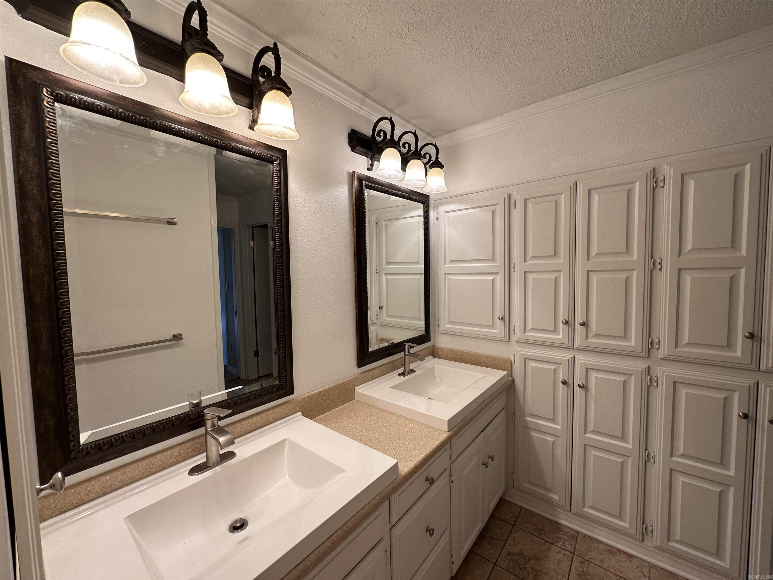 1624 S Lakewood Street Property Photo 10