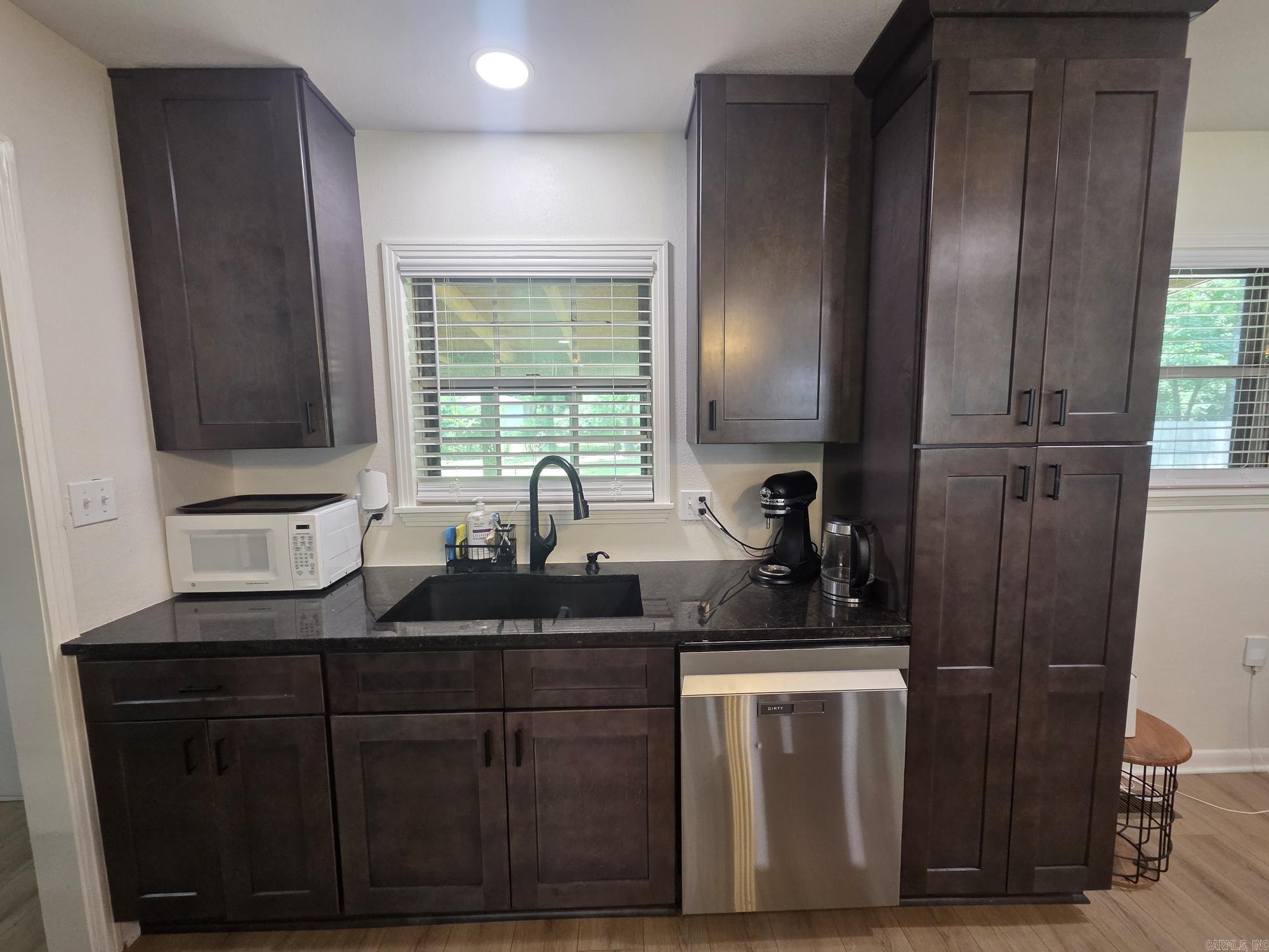 1101 N Cedar Property Photo 4