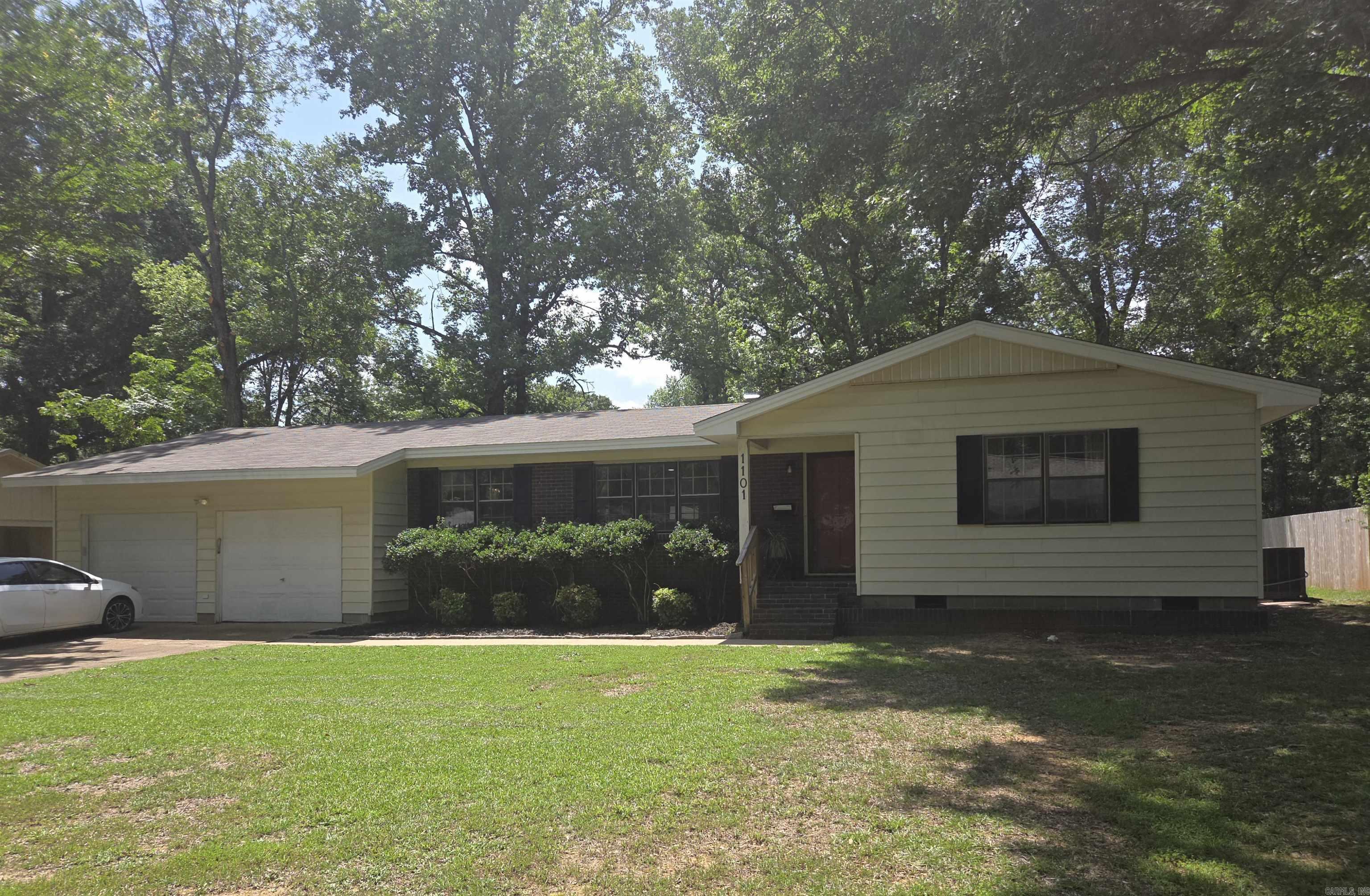 1101 N Cedar Property Photo 43