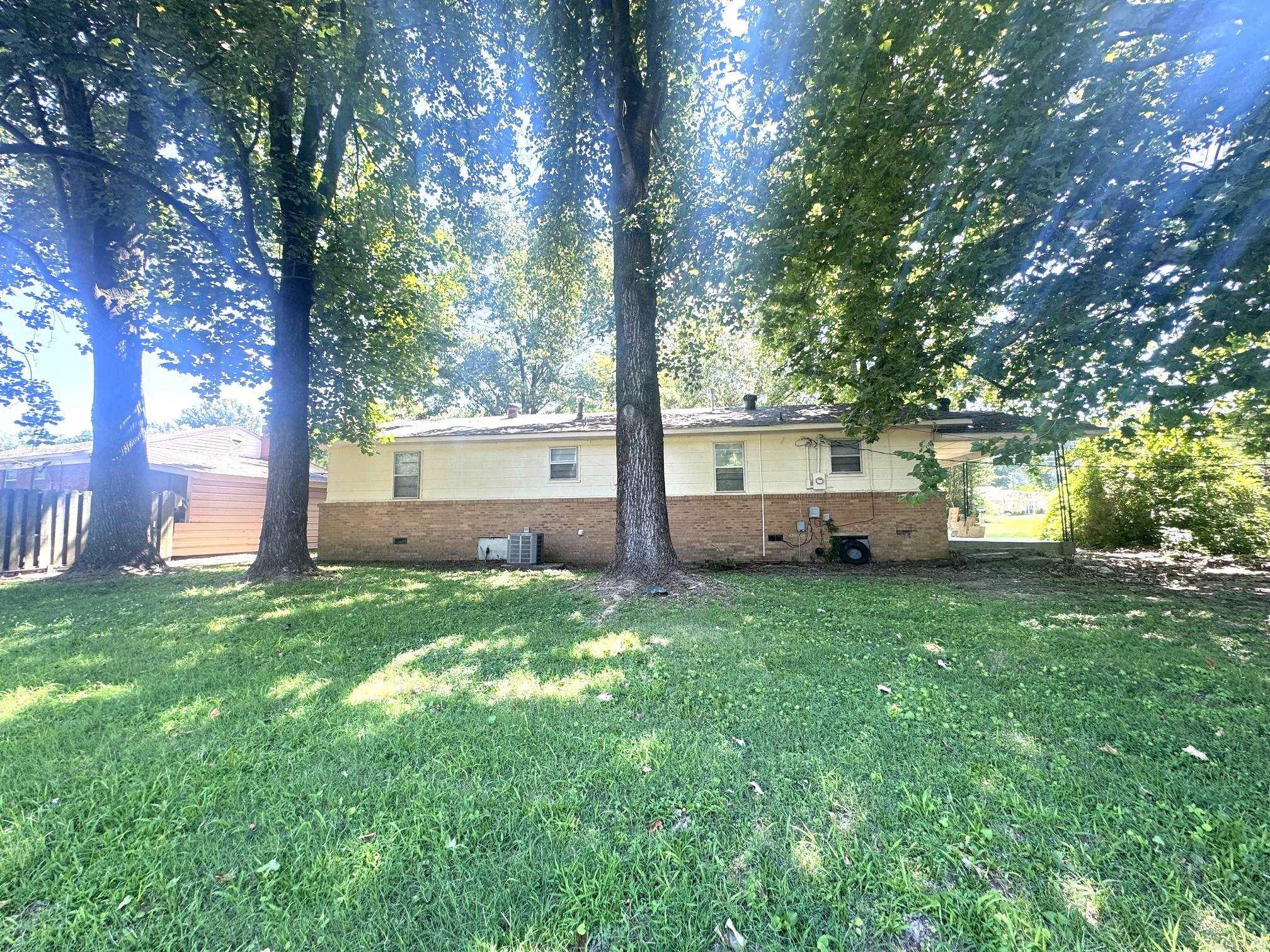 109 Lombardy Ln Property Photo 3