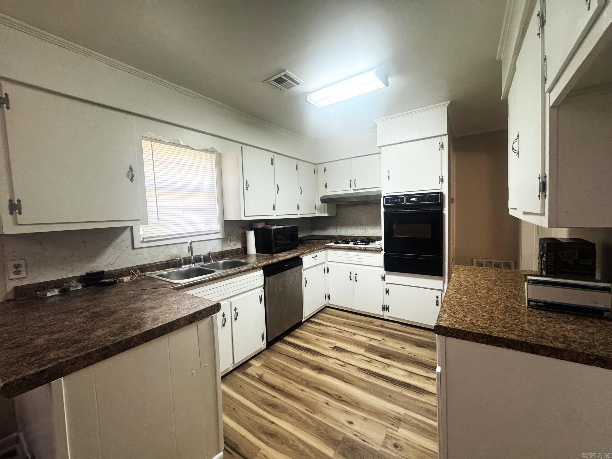 109 Lombardy Ln Property Photo 5