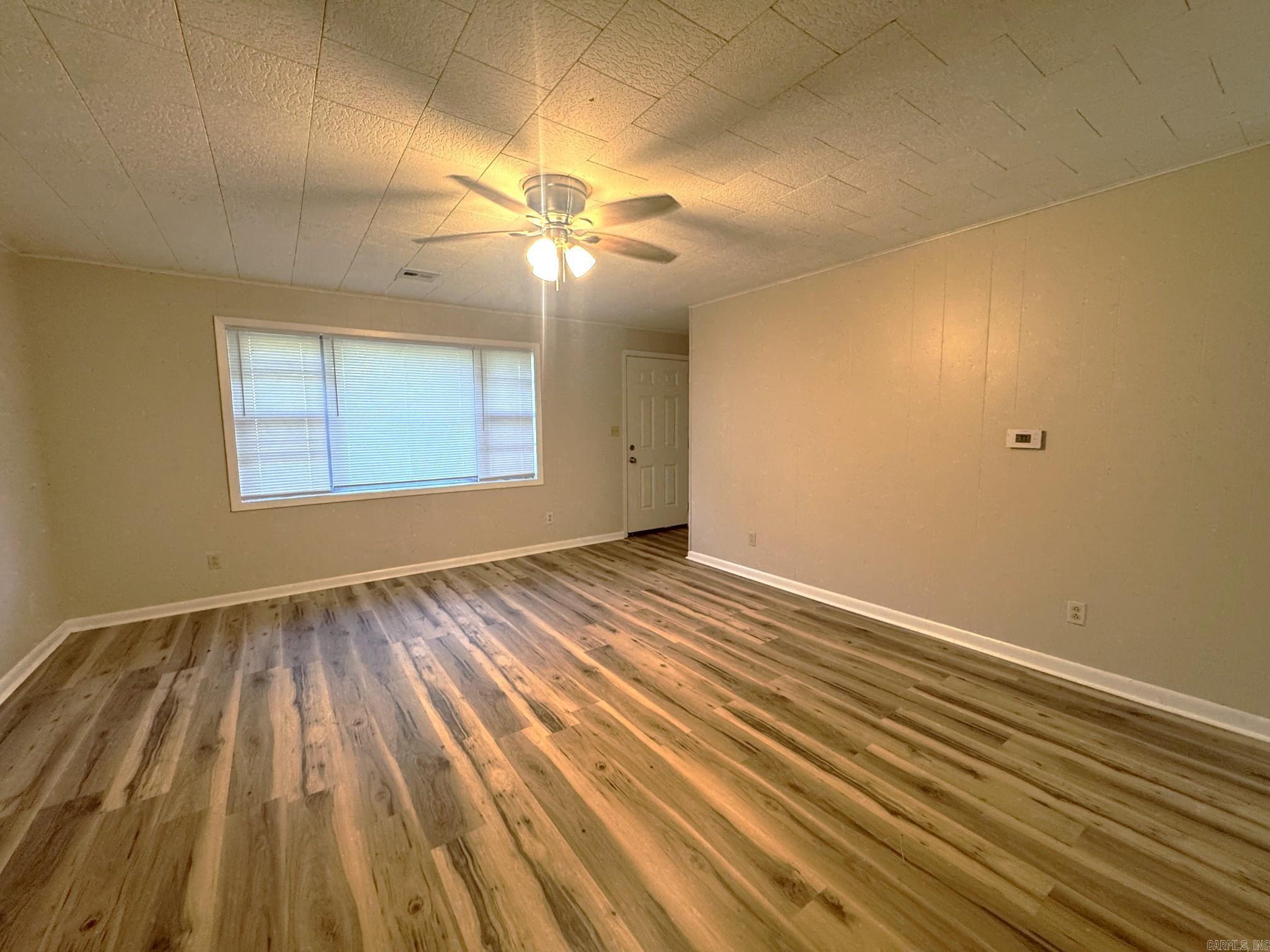 109 Lombardy Ln Property Photo 9