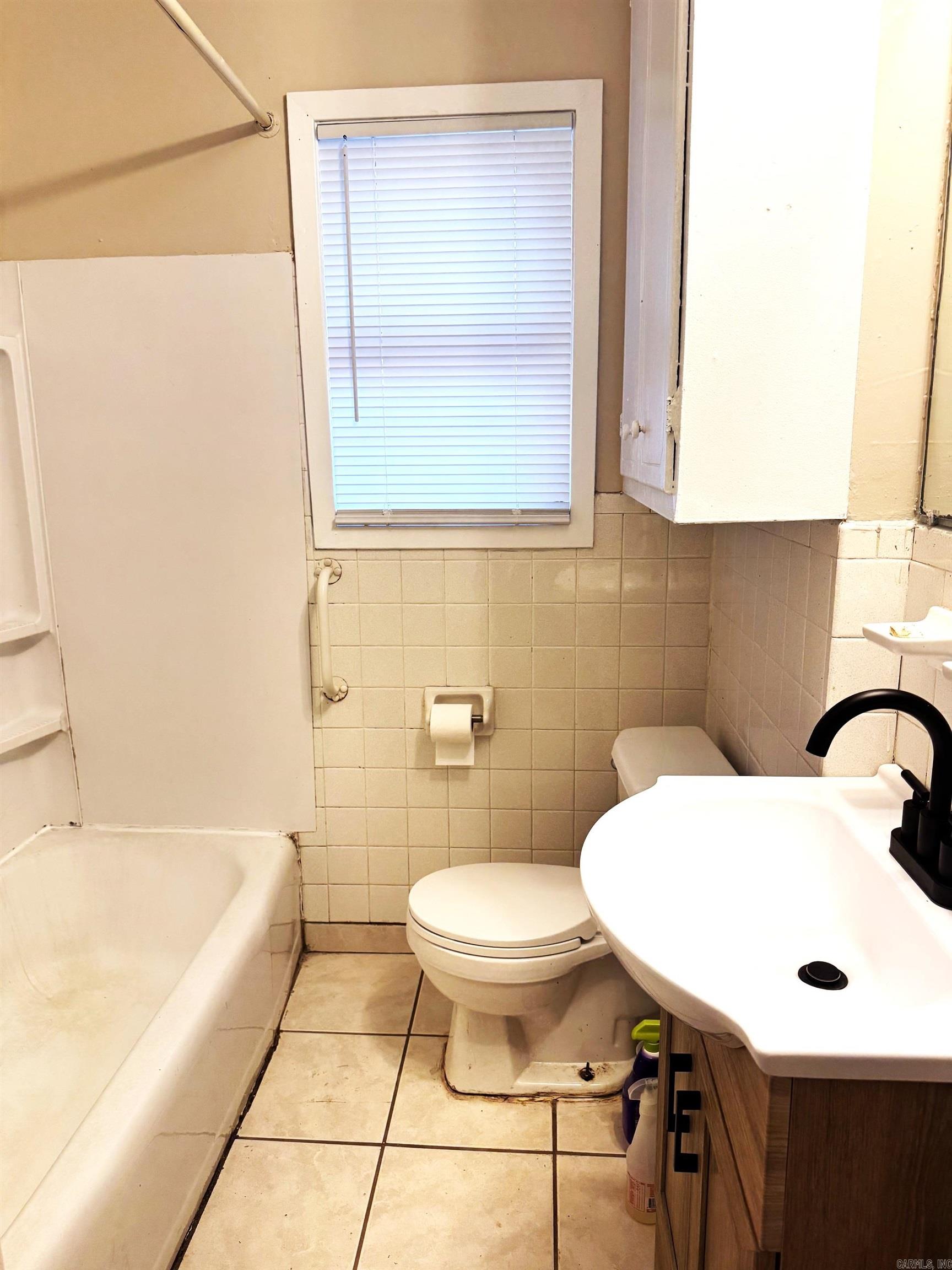 109 Lombardy Ln Property Photo 12