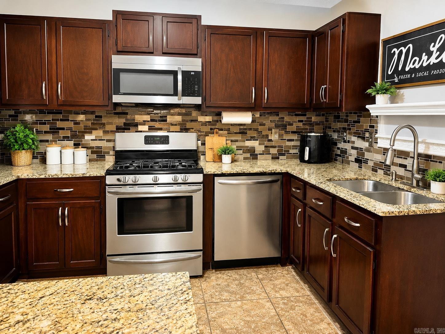 6517 Delhaven Drive Property Photo 9