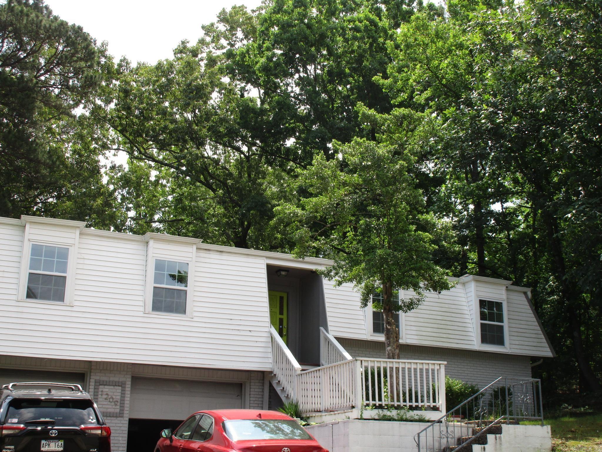 1209 E Twin Lakes Drive Property Photo 1