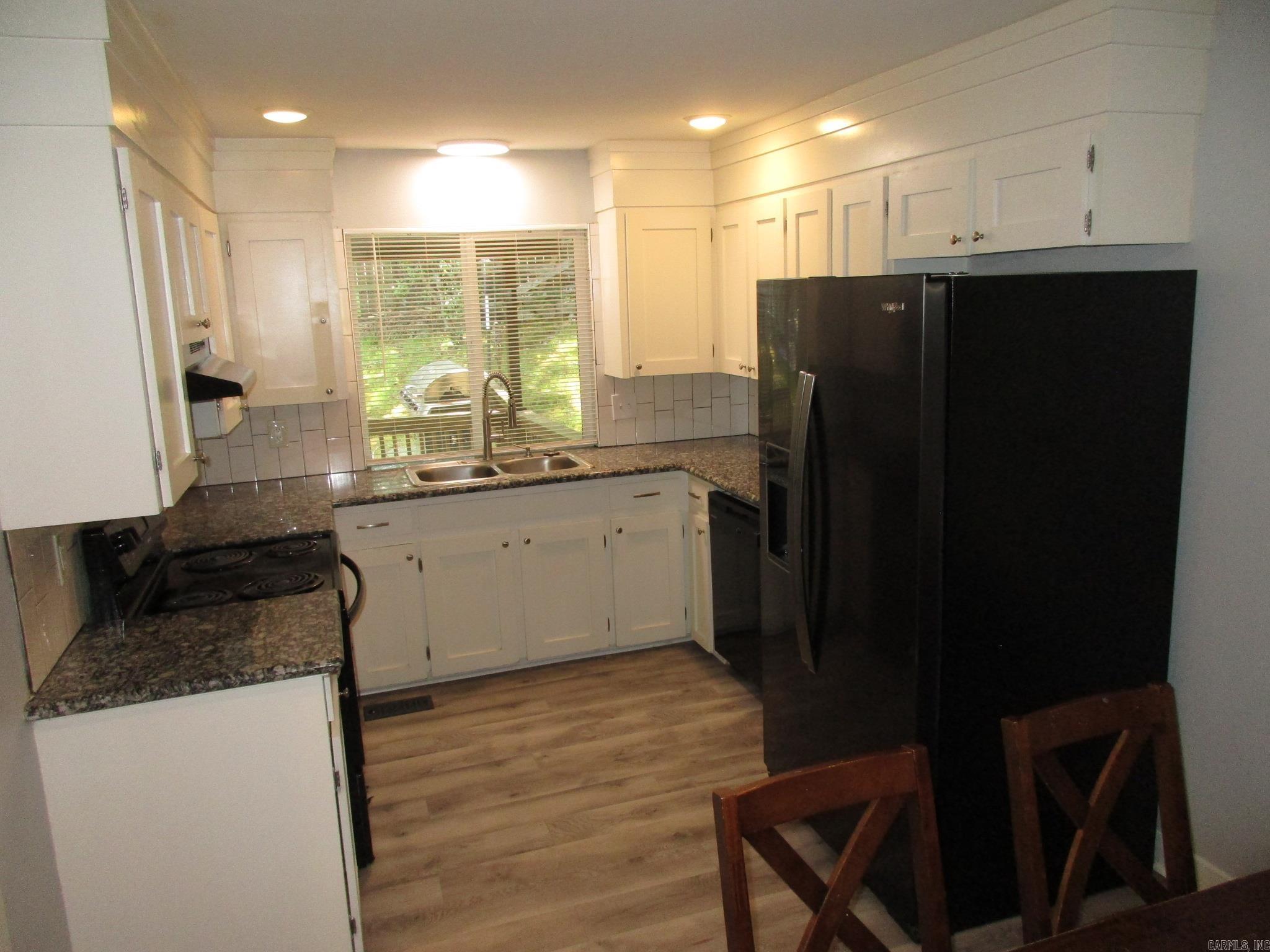 1209 E Twin Lakes Drive Property Photo 9