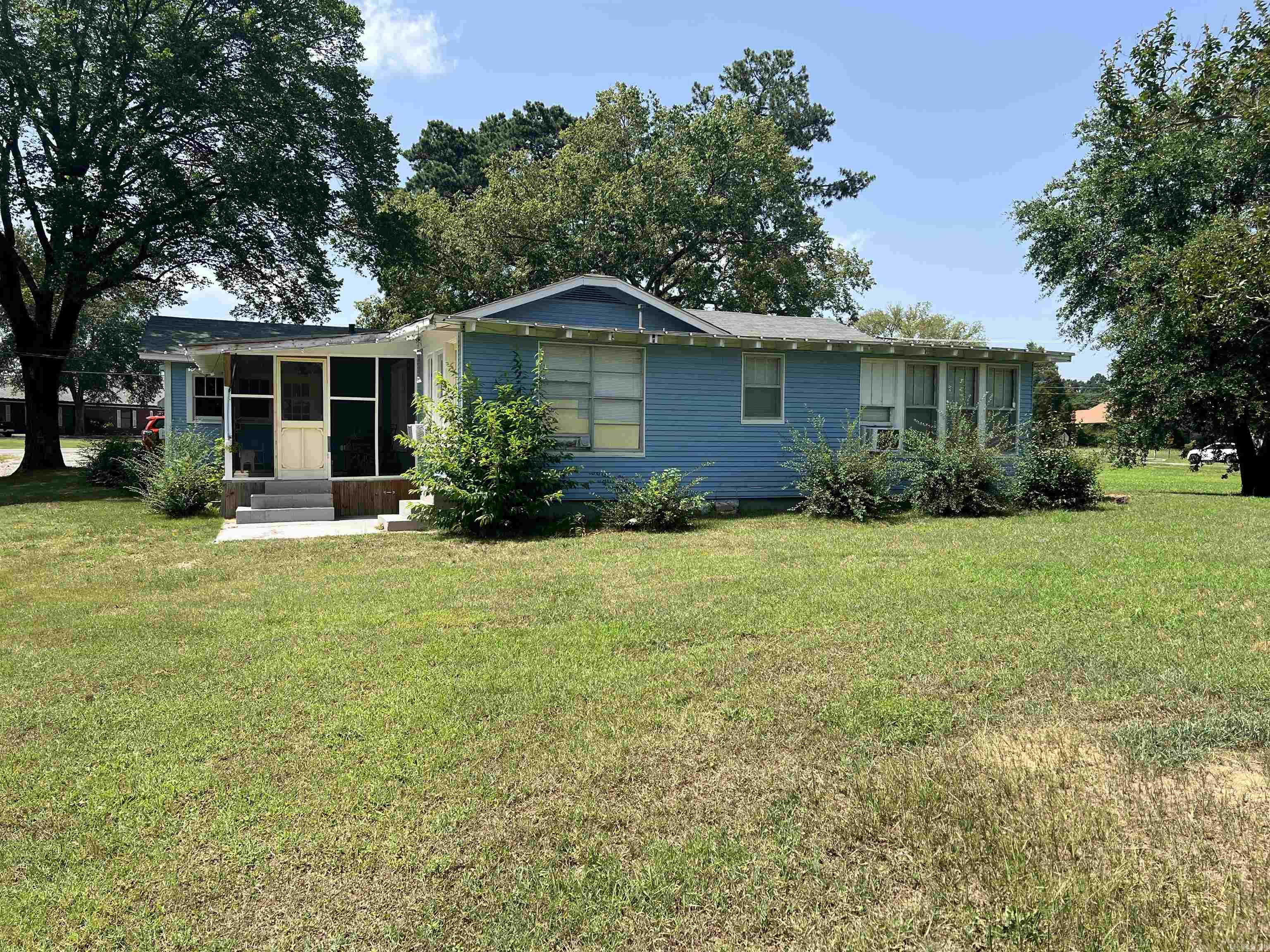 2704 N Highway 229 Property Photo 4