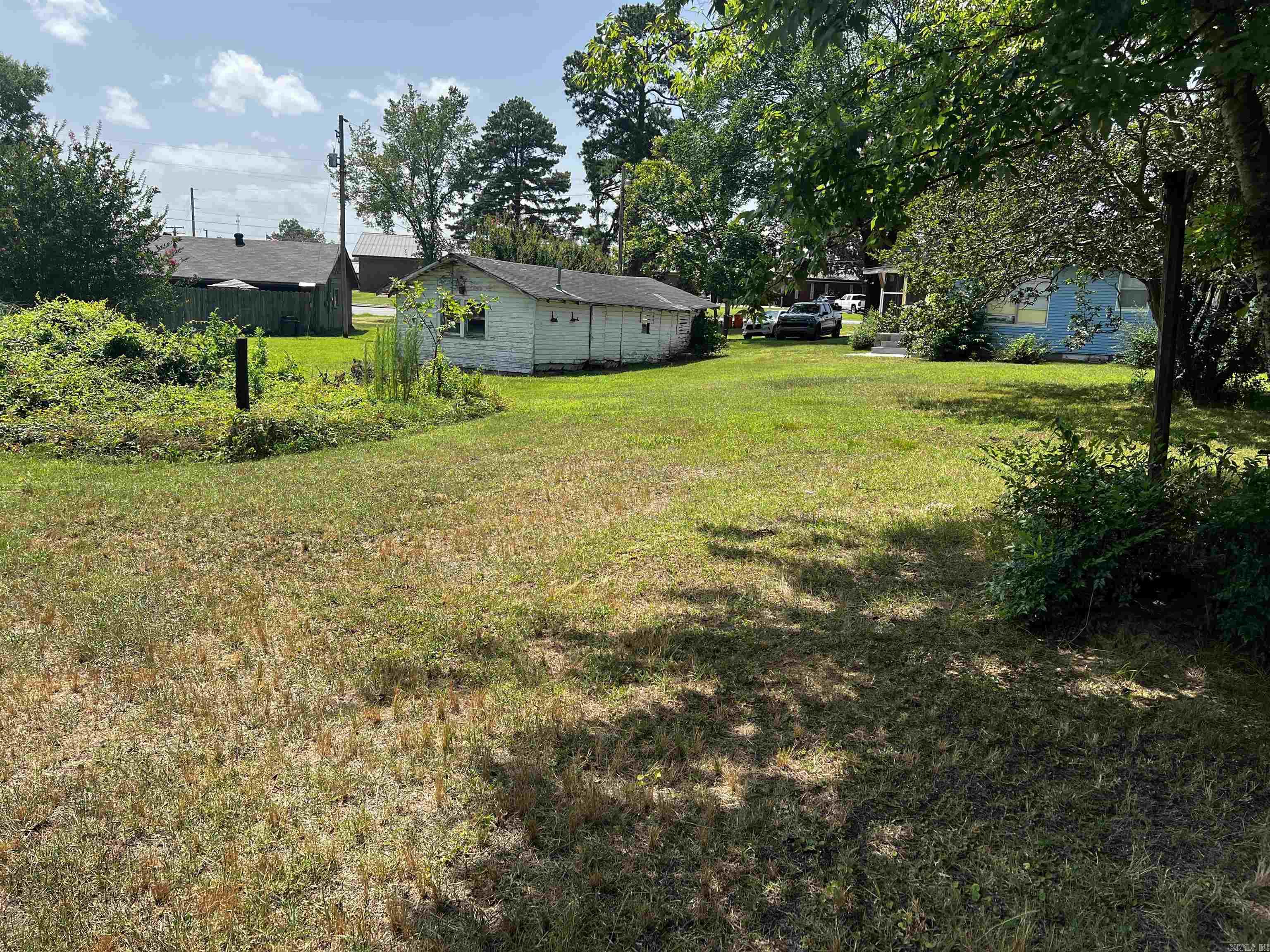 2704 N Highway 229 Property Photo 8