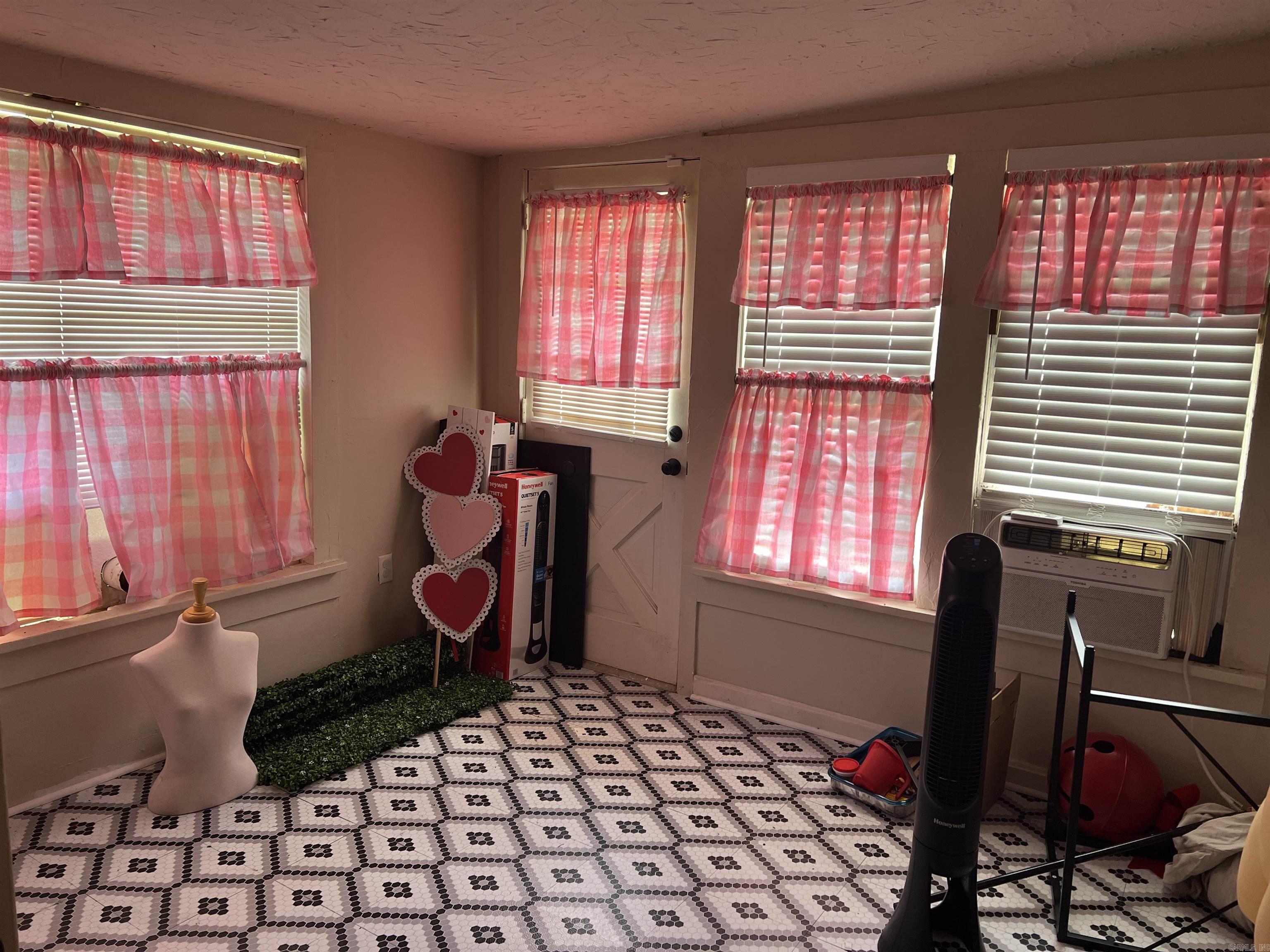2704 N Highway 229 Property Photo 27