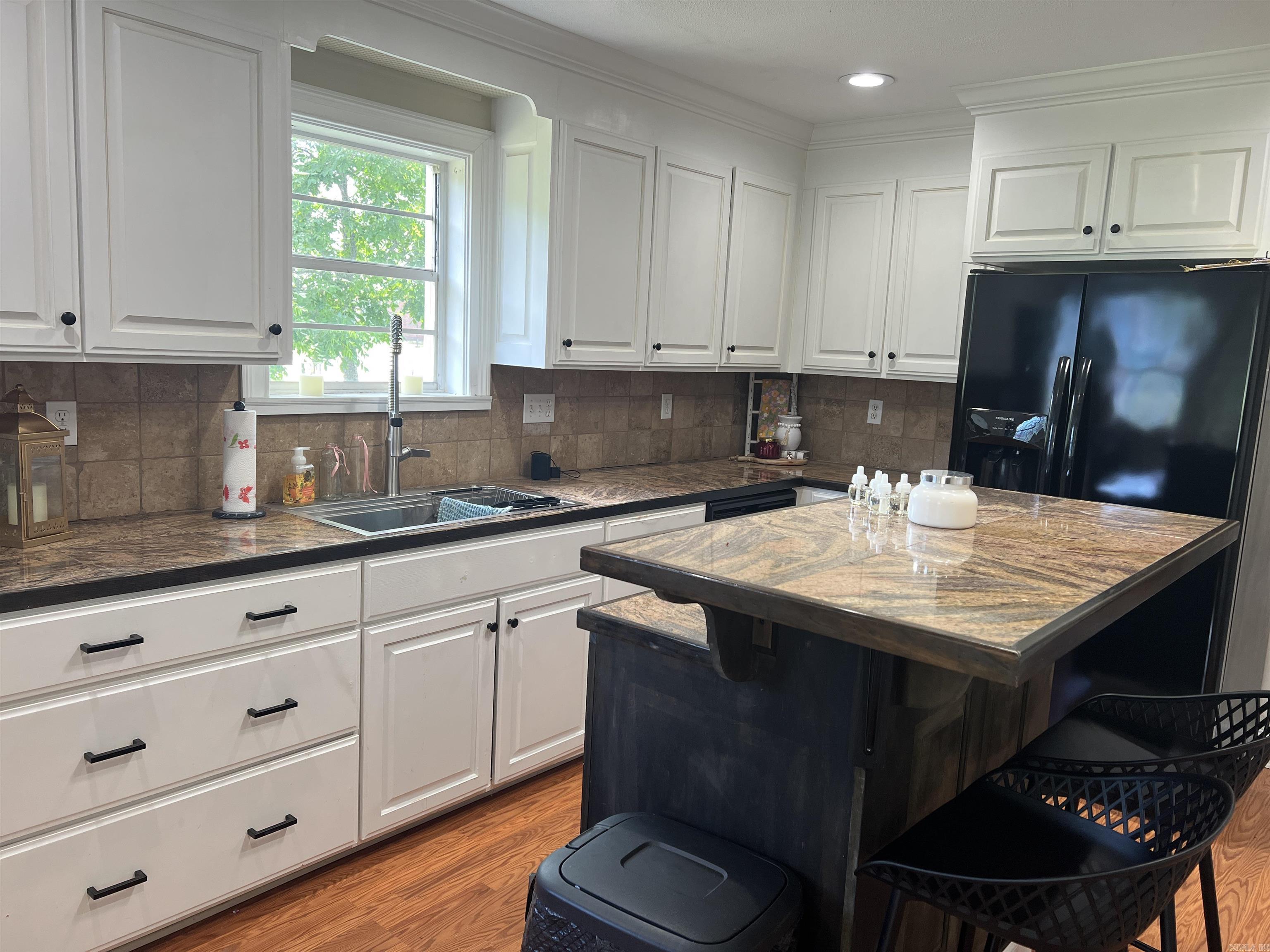 2704 N Highway 229 Property Photo 32