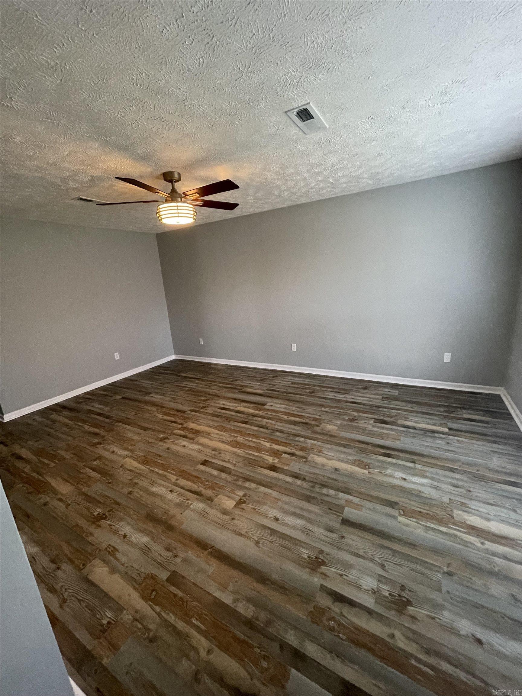 105 Wells Fargo Trl Property Photo 3