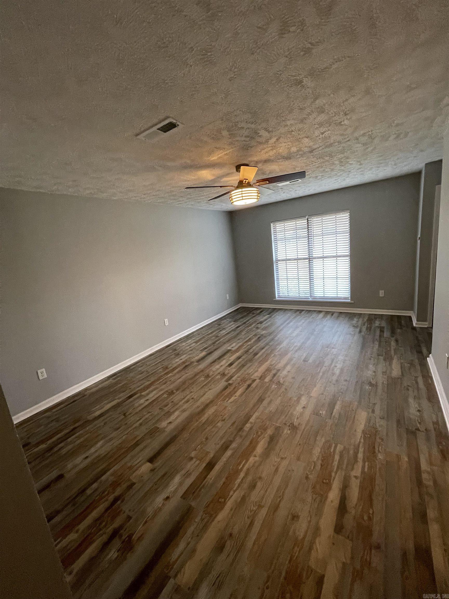 105 Wells Fargo Trl Property Photo 4