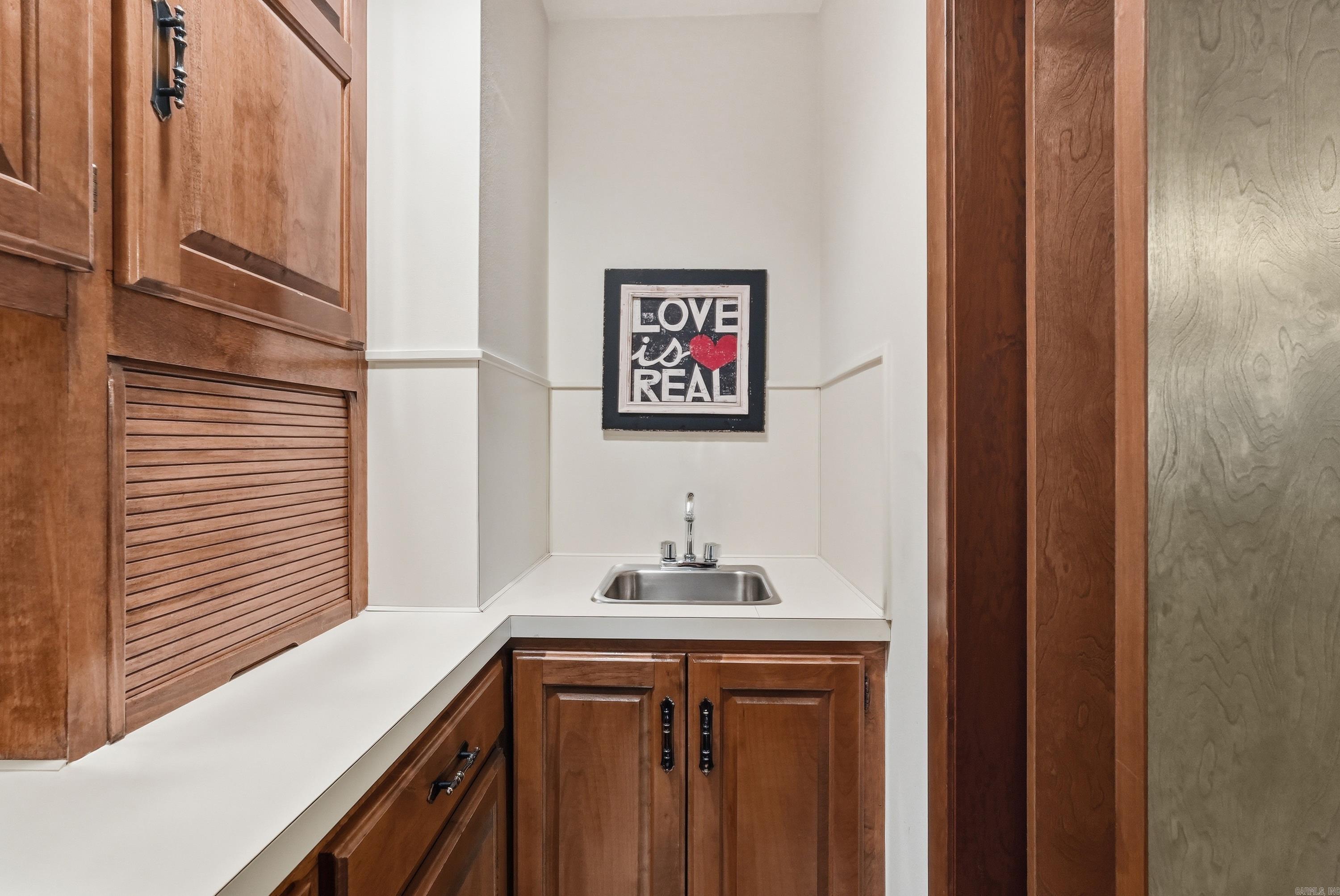 1190 Cambridge Circle Property Photo 12