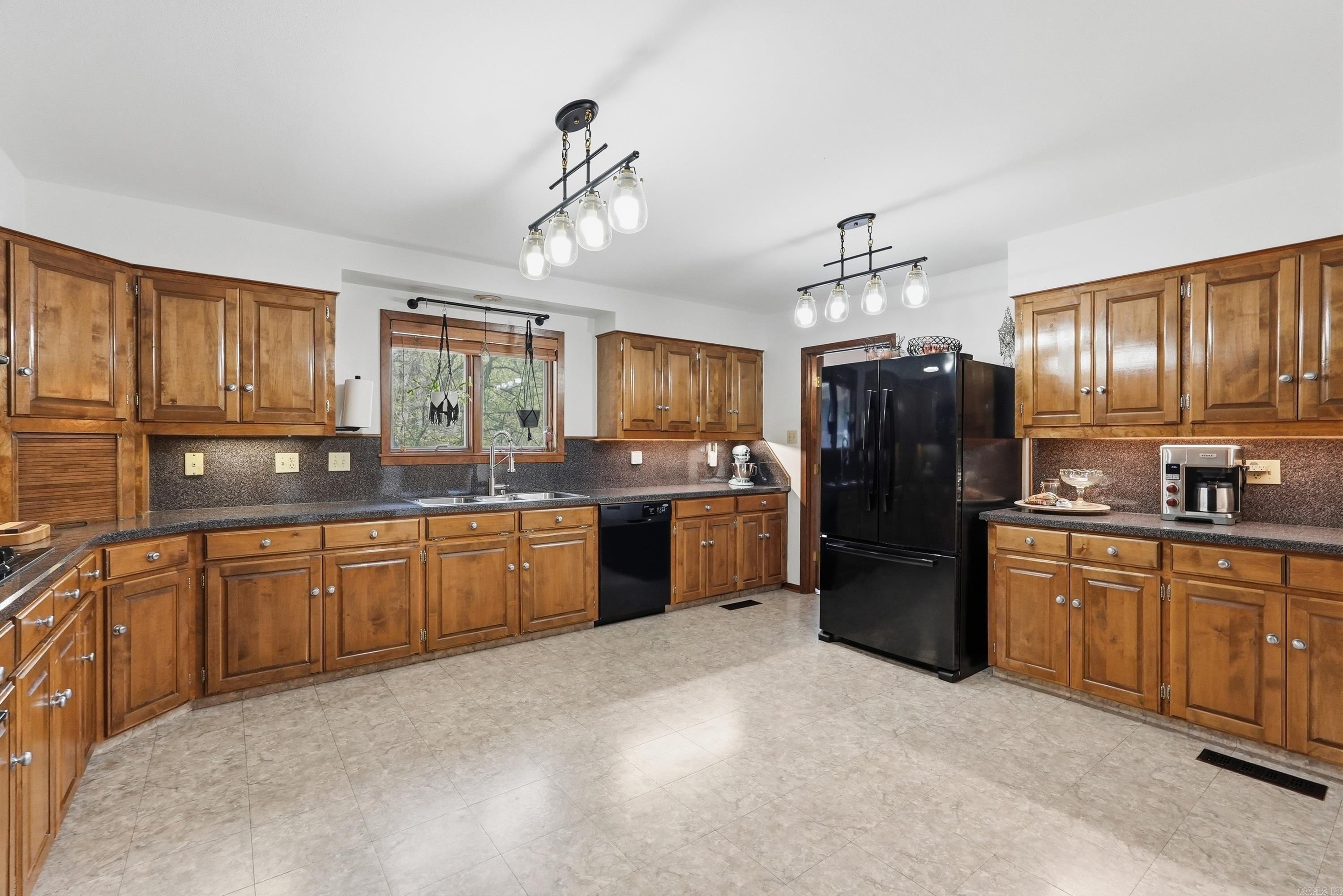 1190 Cambridge Circle Property Photo 17