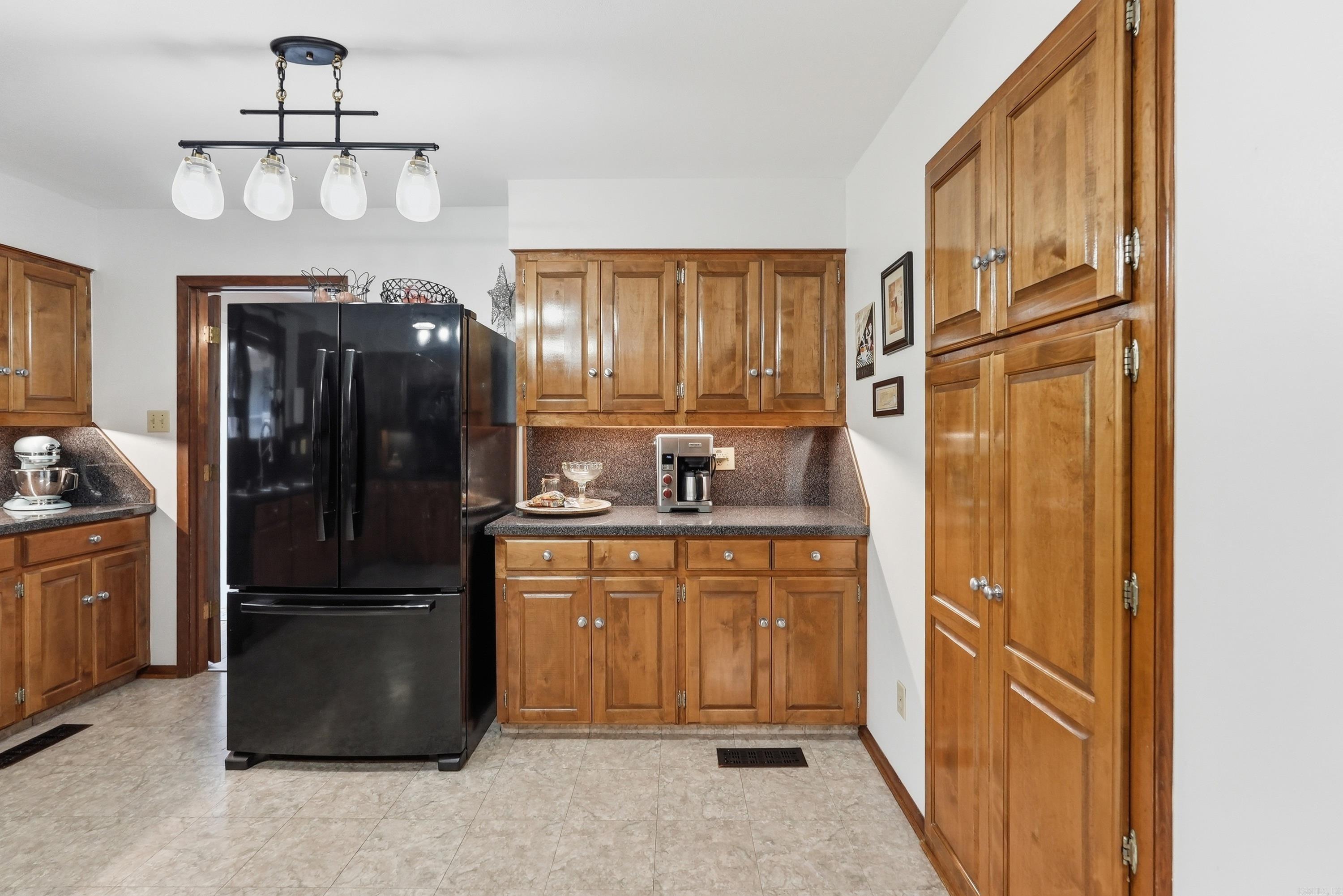 1190 Cambridge Circle Property Photo 18
