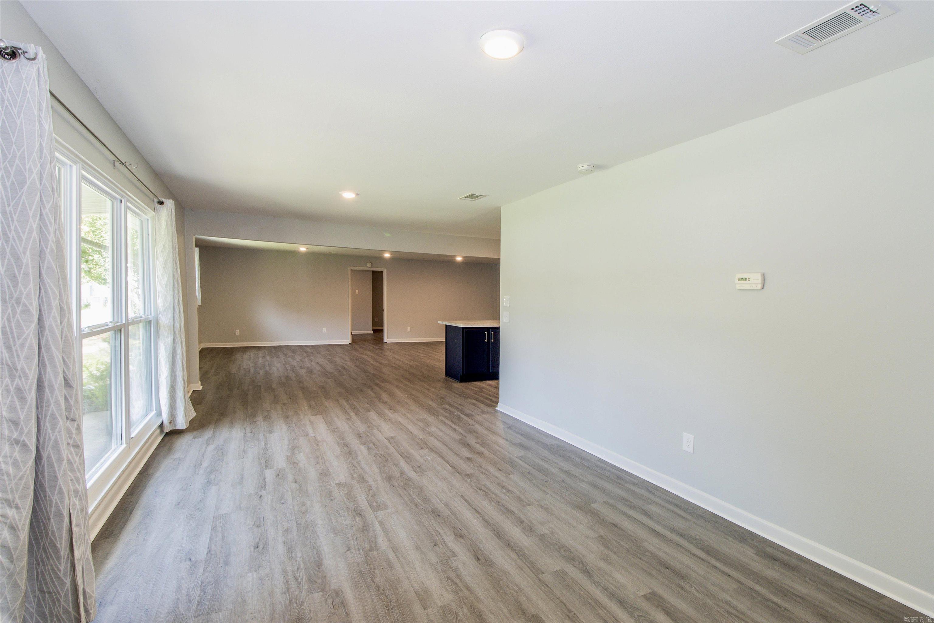 1617 Deerfield Rd Property Photo 3