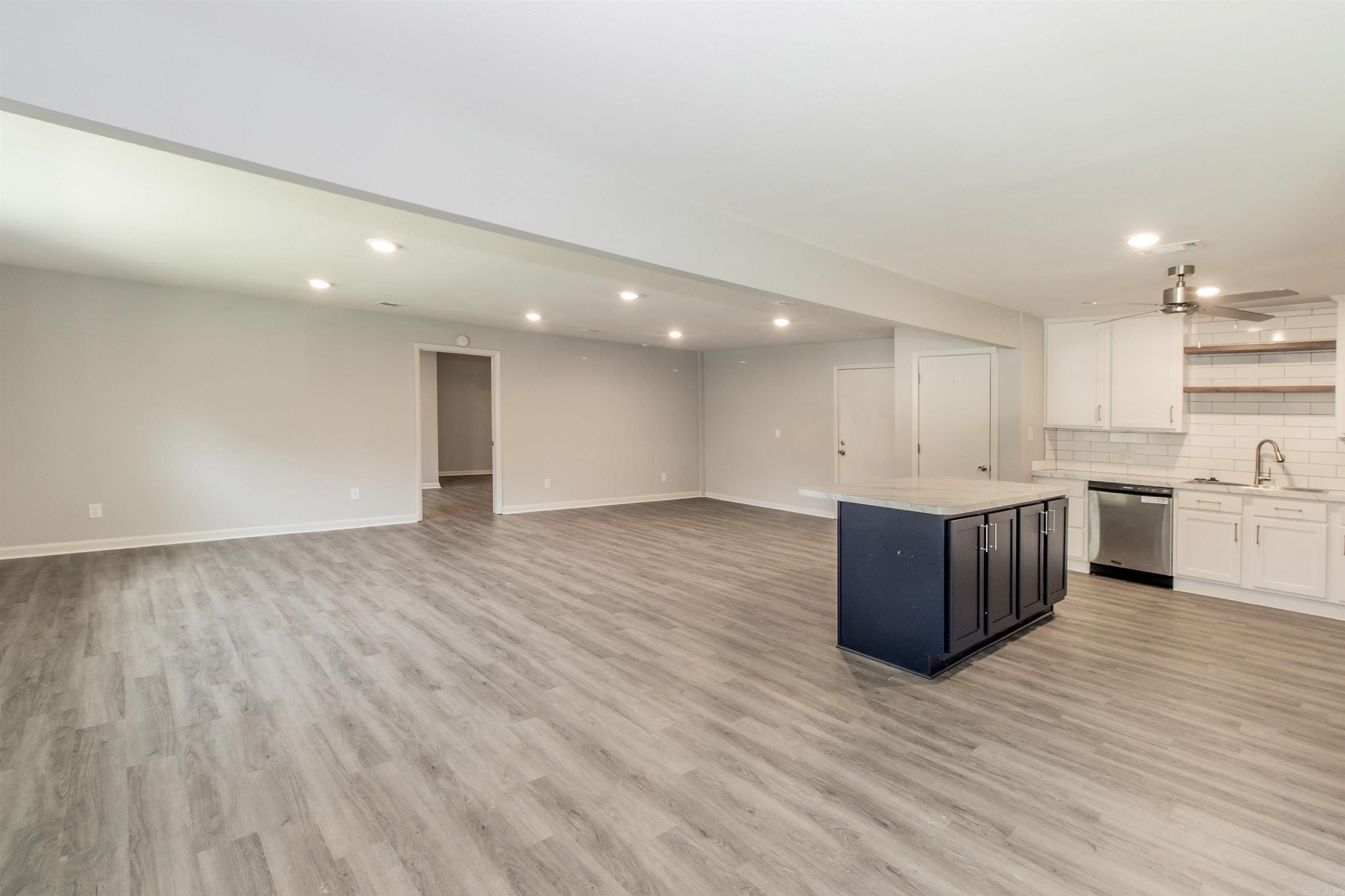 1617 Deerfield Rd Property Photo 4