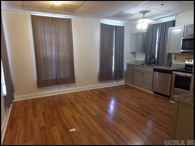 105 S Battery Street Unit B Property Photo 4
