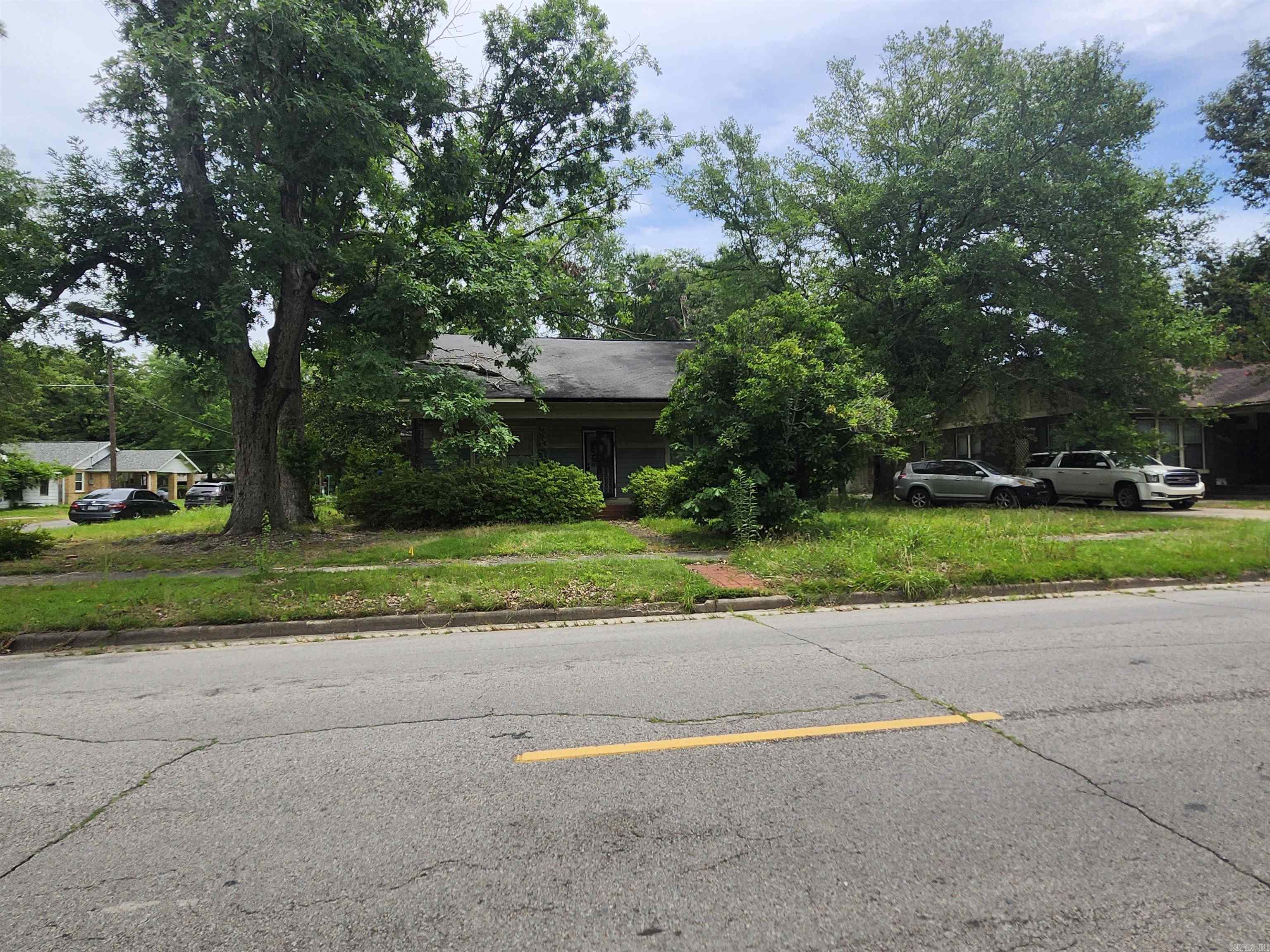 3501 S Cherry Property Photo 6