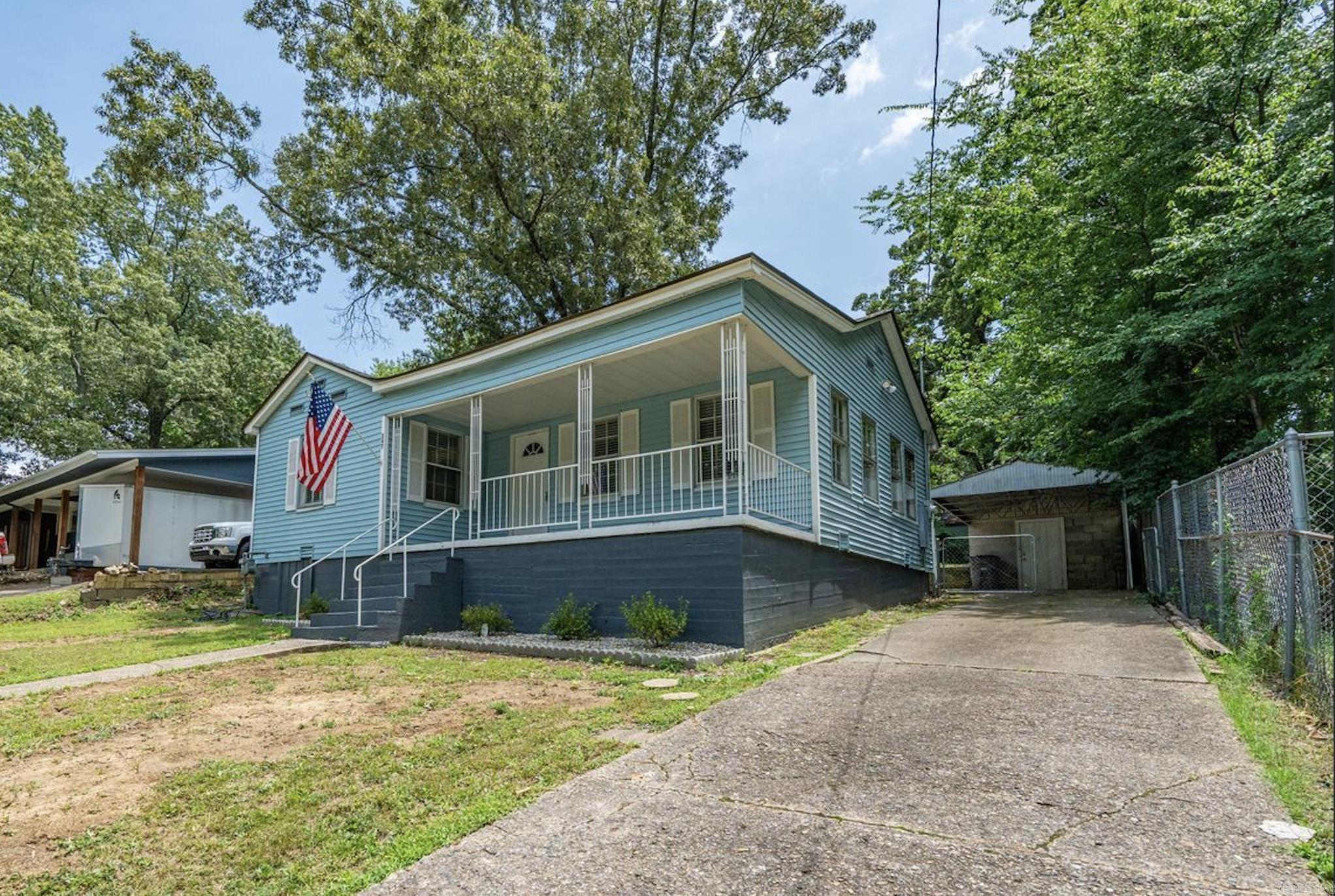 347 Woodlawn Ave Property Photo 1
